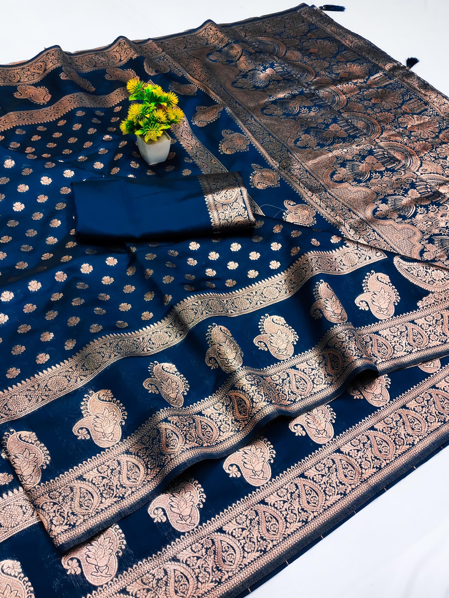 AJ-PREETY SOFT SILK SAREE WITH BUTHA BOX DESIGH WITH UNIQUE BEAUTIFUL PALLU WITH TASSELS