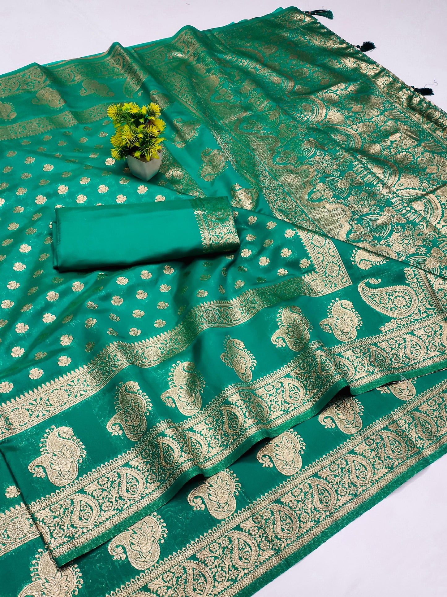 AJ-PREETY SOFT SILK SAREE WITH BUTHA BOX DESIGH WITH UNIQUE BEAUTIFUL PALLU WITH TASSELS