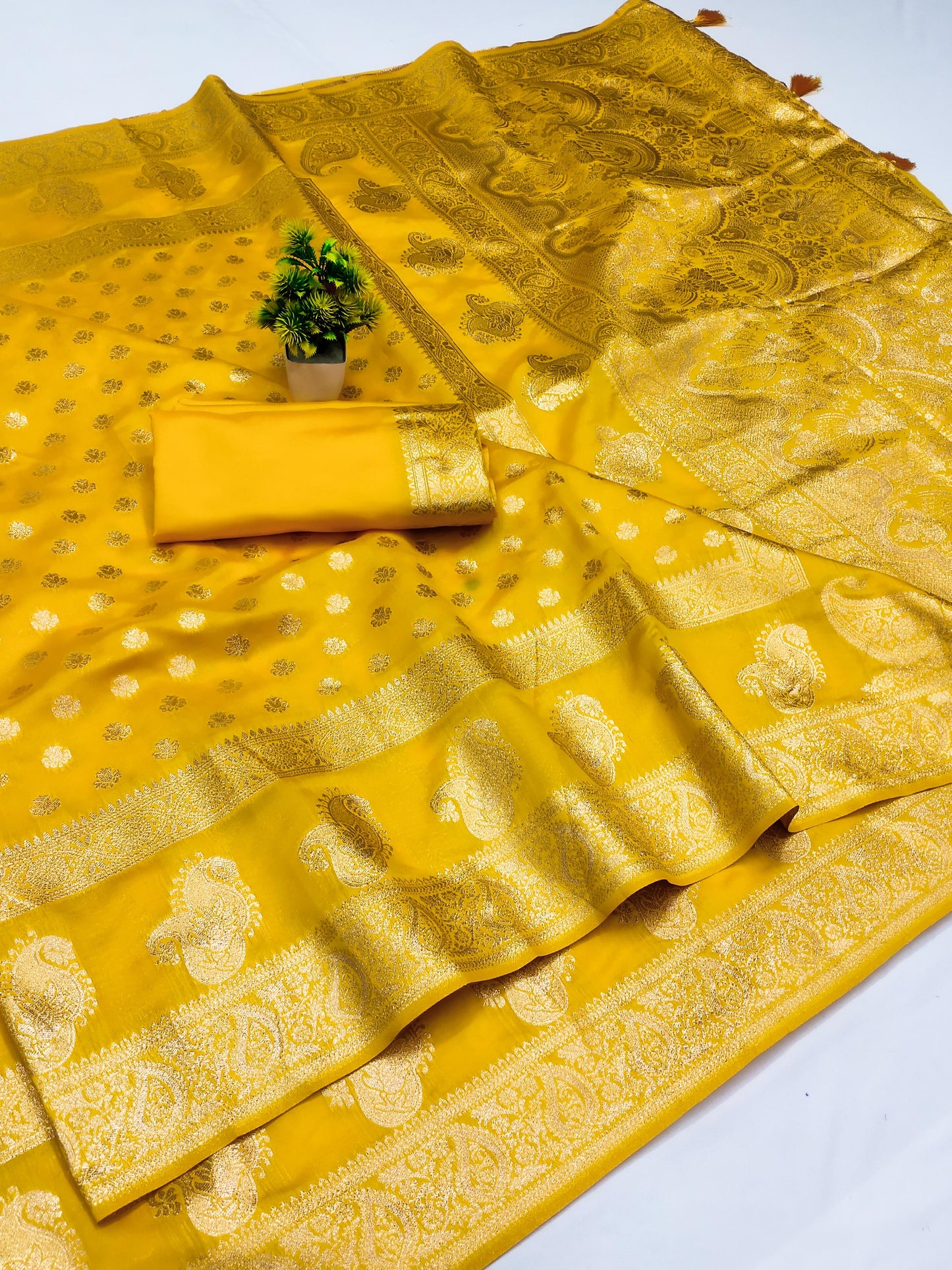 AJ-PREETY SOFT SILK SAREE WITH BUTHA BOX DESIGH WITH UNIQUE BEAUTIFUL PALLU WITH TASSELS