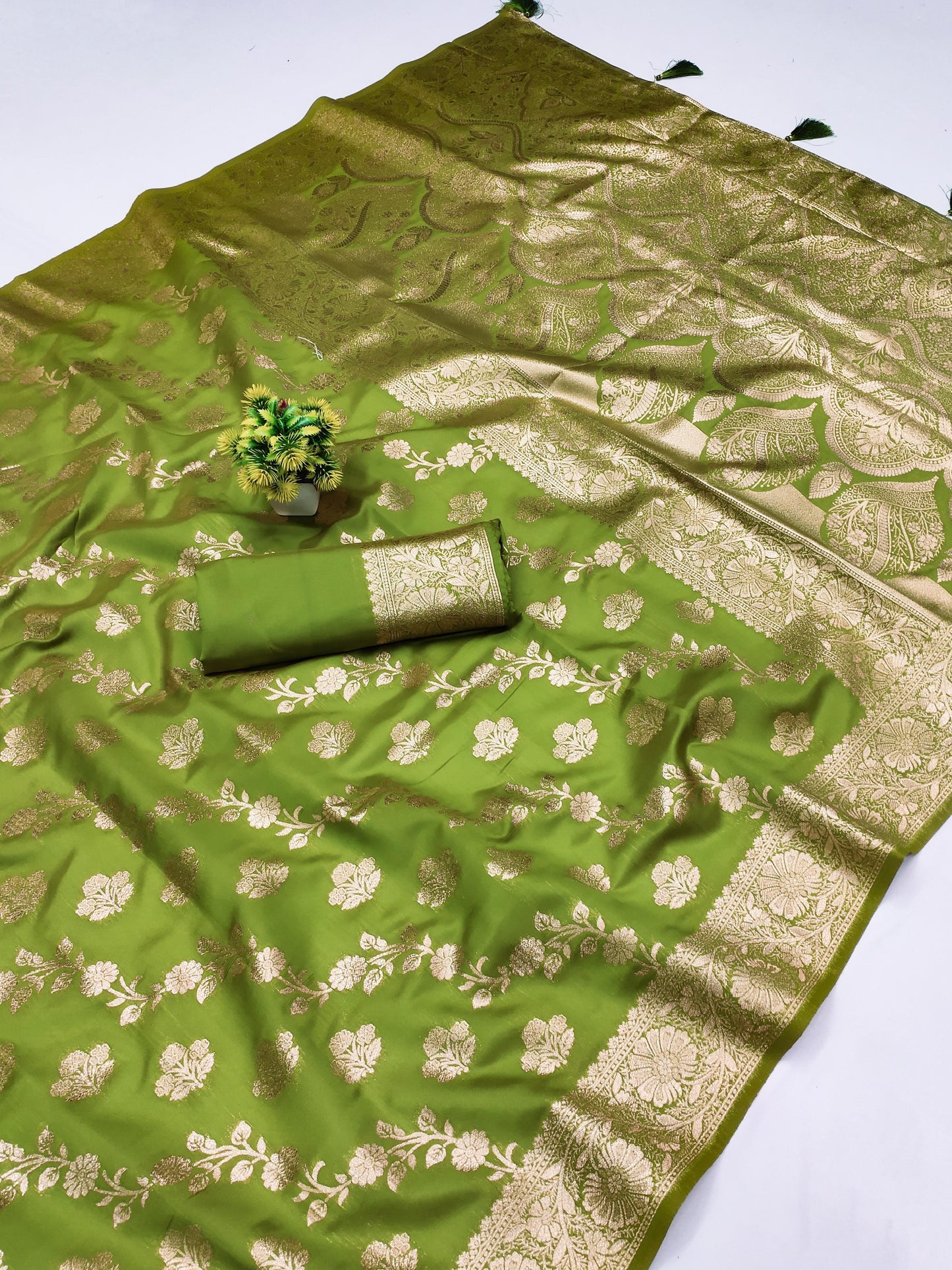 AJ-TROPICAL SOFT SILK SAREE WITH RICH PALLU AND FLOWER DESIGN WITH LAHERIA DESIGN WITH ZARI WEAVING