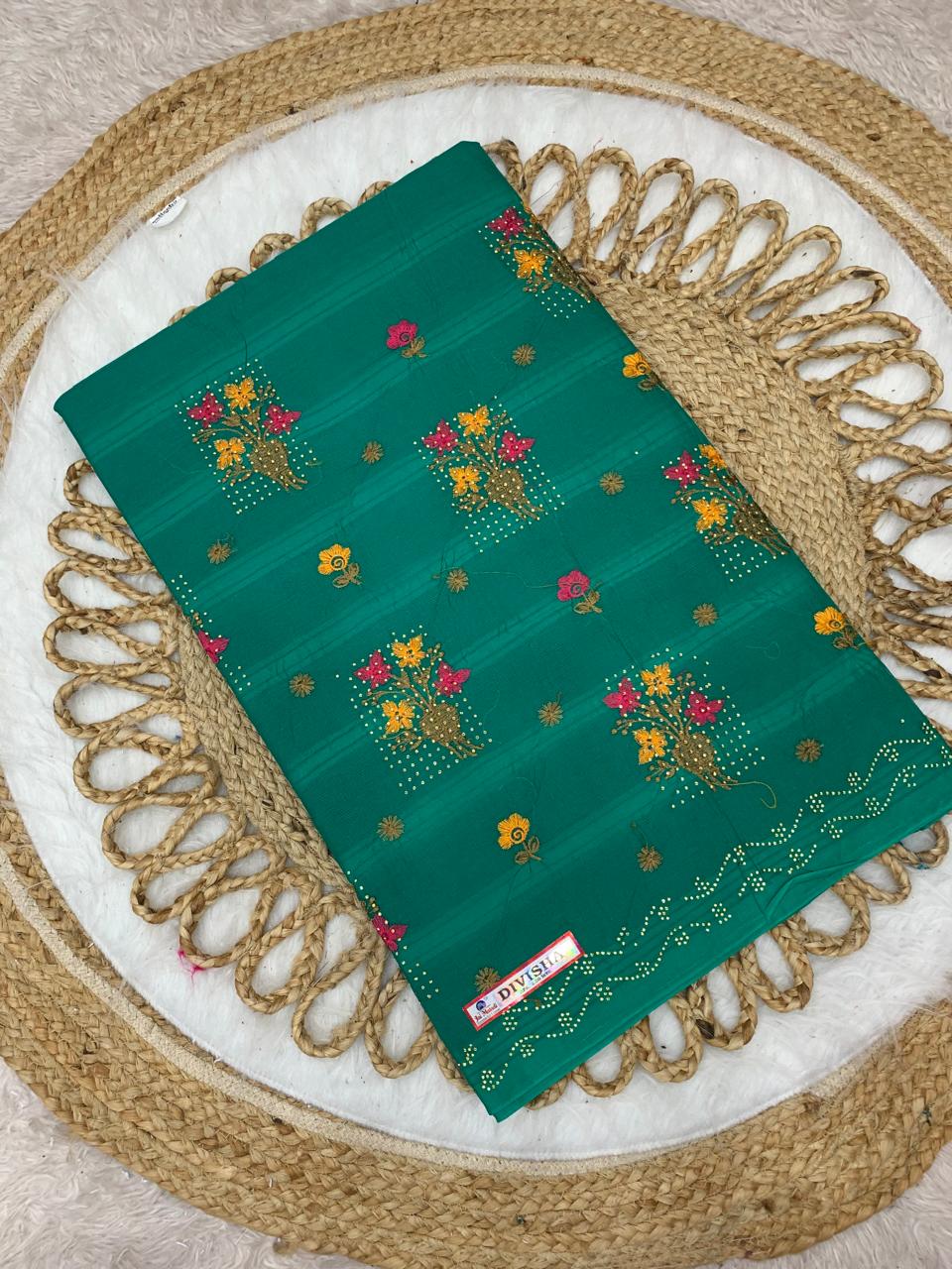 CT-DIVISHA PURE SUTI COTTON SAREE WITH BEAUTIFUL FLOWRER EMBORIDERY WORK WITH SIROSKI WORK ON BUTHA
