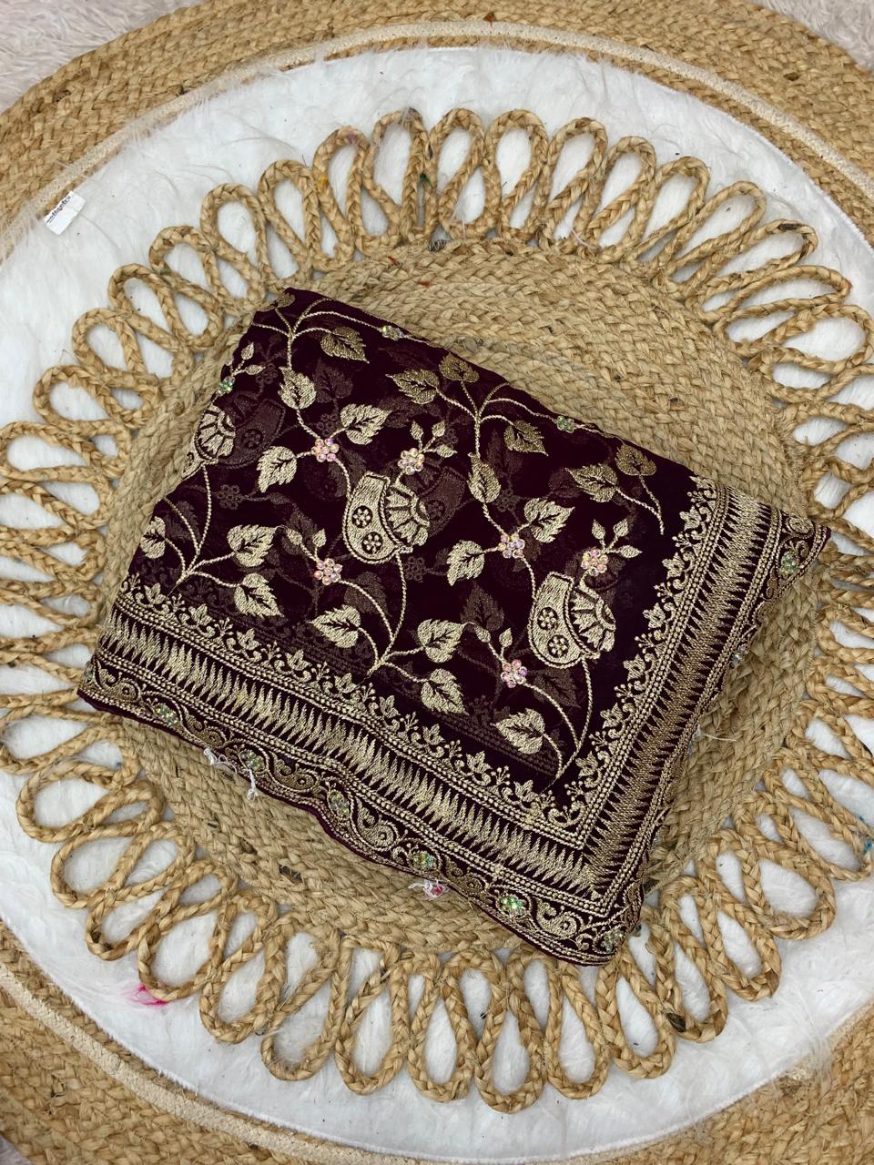 BS-SOBHAGYAWATI BLOOMING SAREE WITH BEAUTIFUL JHAL MATKA DESIGN WITH DIAMOND WORK ALL OVER