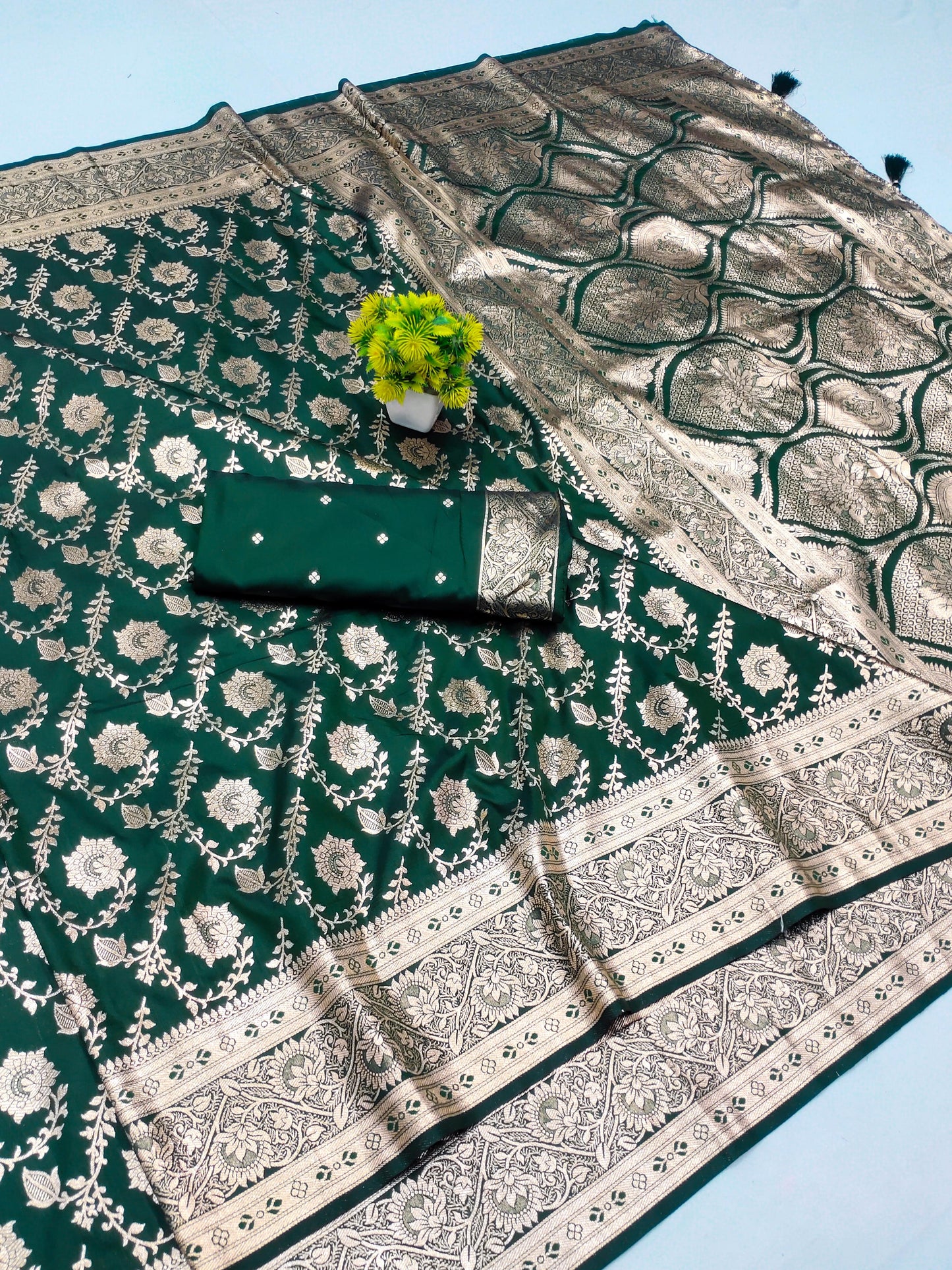 AJ-PUNERI TRENDING VIRAL SAREE WITH BANARASI JAREE WITH JHAL WORK WITH FLOWER BUTHA WITH RICH PALLU DESIGN WITH TASSELS ATTACHED
