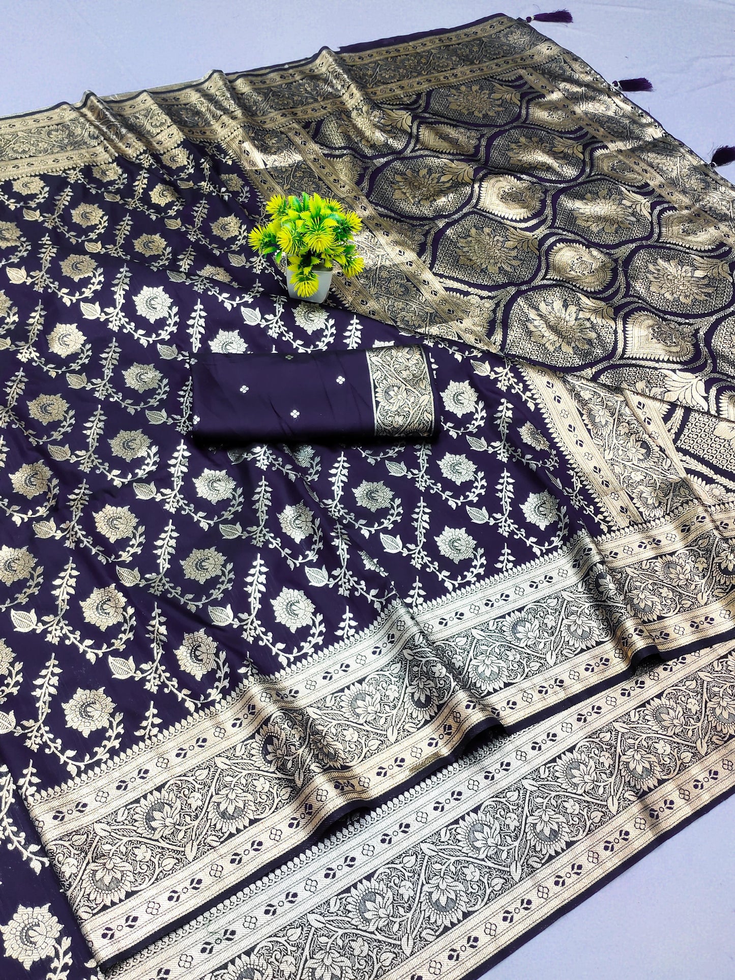 AJ-PUNERI TRENDING VIRAL SAREE WITH BANARASI JAREE WITH JHAL WORK WITH FLOWER BUTHA WITH RICH PALLU DESIGN WITH TASSELS ATTACHED
