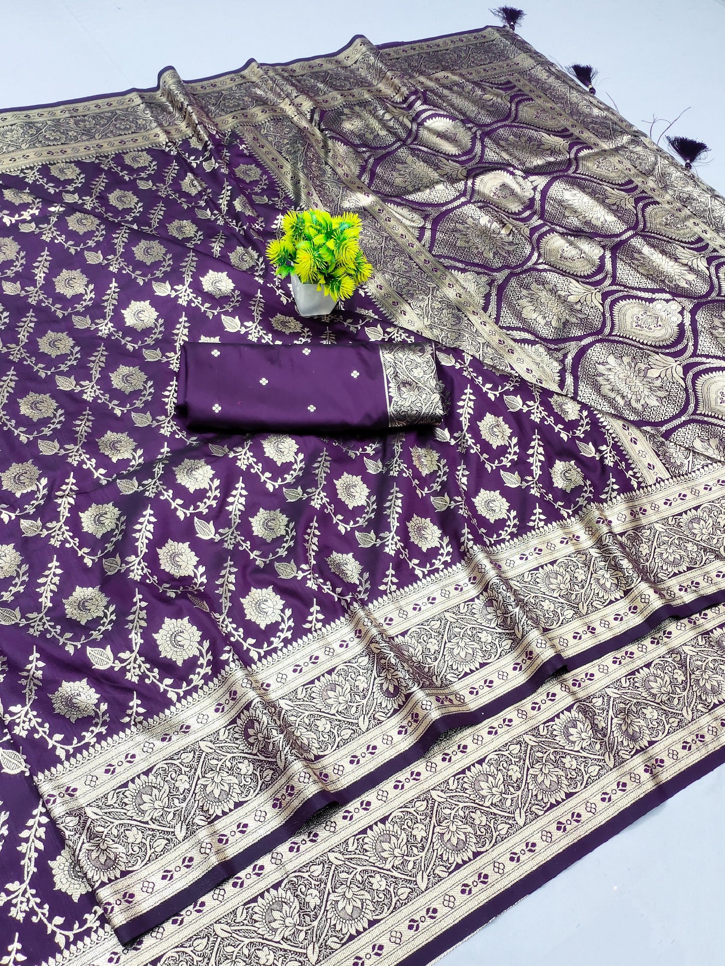 AJ-PUNERI TRENDING VIRAL SAREE WITH BANARASI JAREE WITH JHAL WORK WITH FLOWER BUTHA WITH RICH PALLU DESIGN WITH TASSELS ATTACHED