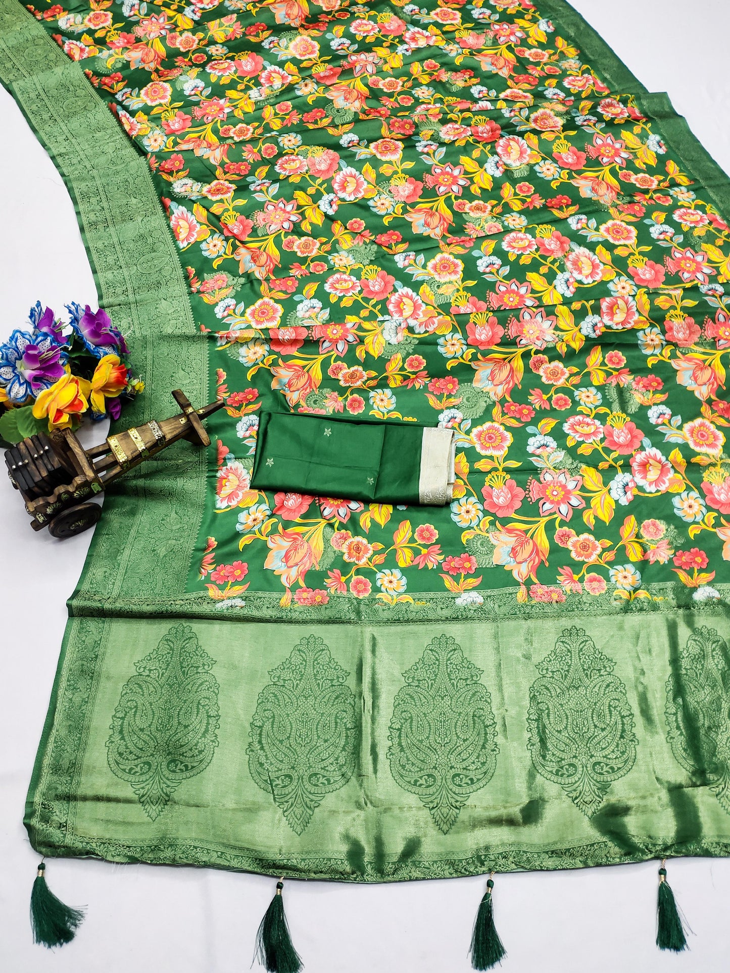 DP-JAGMAG Premium European Silk Saree with Beautiful Flower Print all over with Rich Pallu