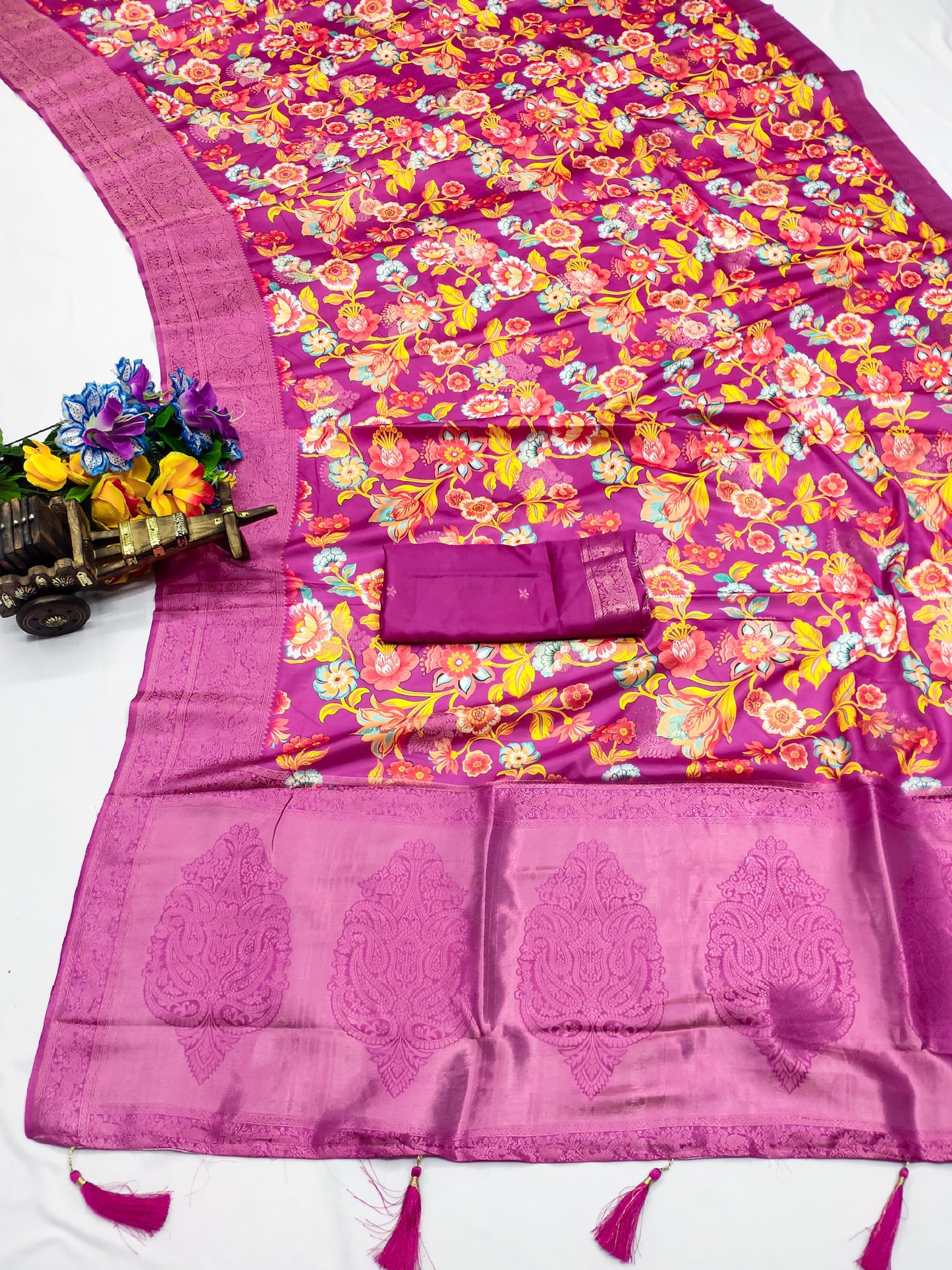 DP-JAGMAG Premium European Silk Saree with Beautiful Flower Print all over with Rich Pallu