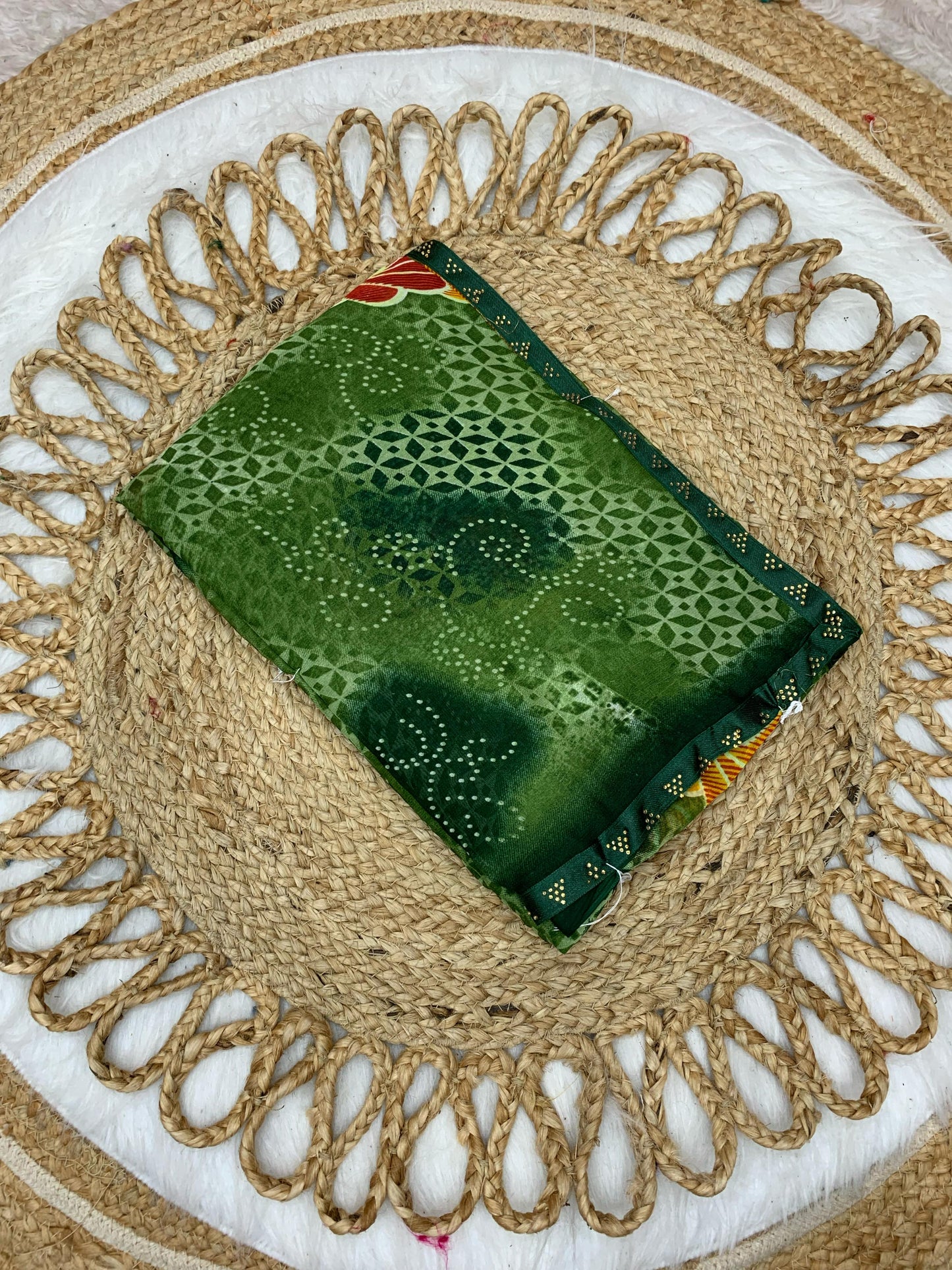 SV-7034 WEIGHTLESS RENIYAL SAREE WITH BEAITIFUL PRINT WITH CHAKRI ON PALLU WITH SIROSKI BORDER