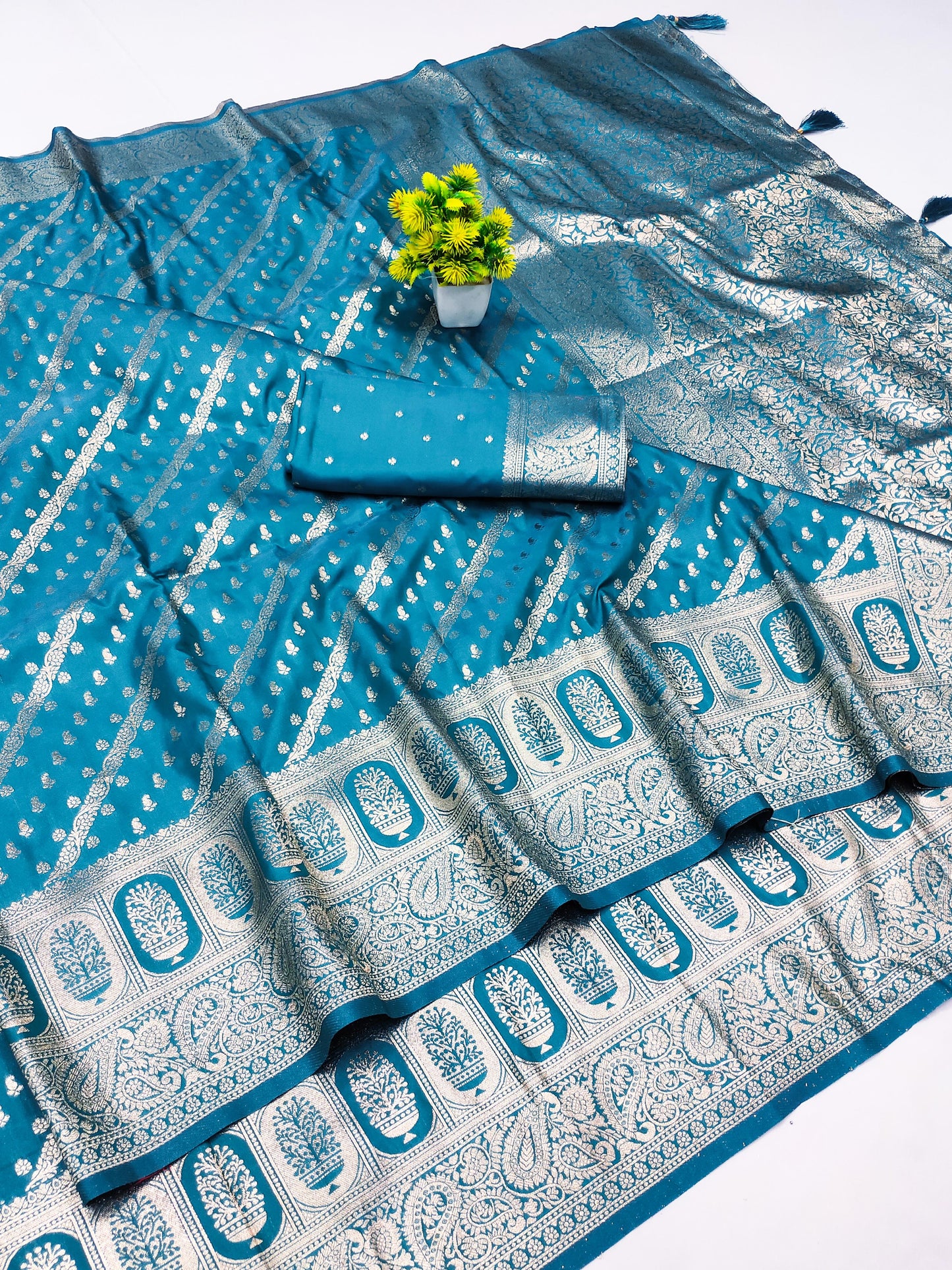 AJ-SAIYAAN PREMIUM SOFT SILK WITH LAHERIA PATTERN CRAFTED WITH BANARASI JARI WEAVING AND TASSELS