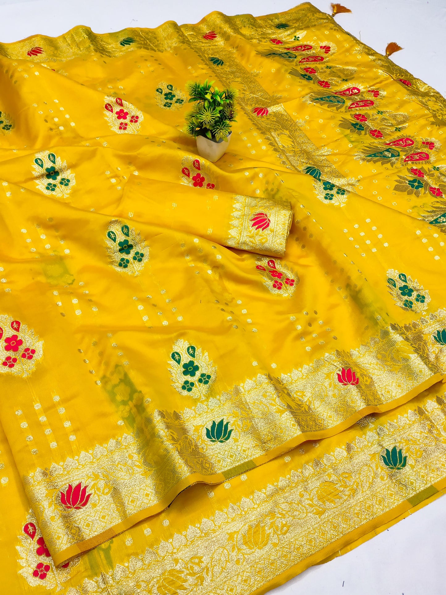 AJ-SWASTIK KOTA SILK SAREE WITH TRENDING SWASTIK KALASH WAEVING DESIGN WITH TASSELS