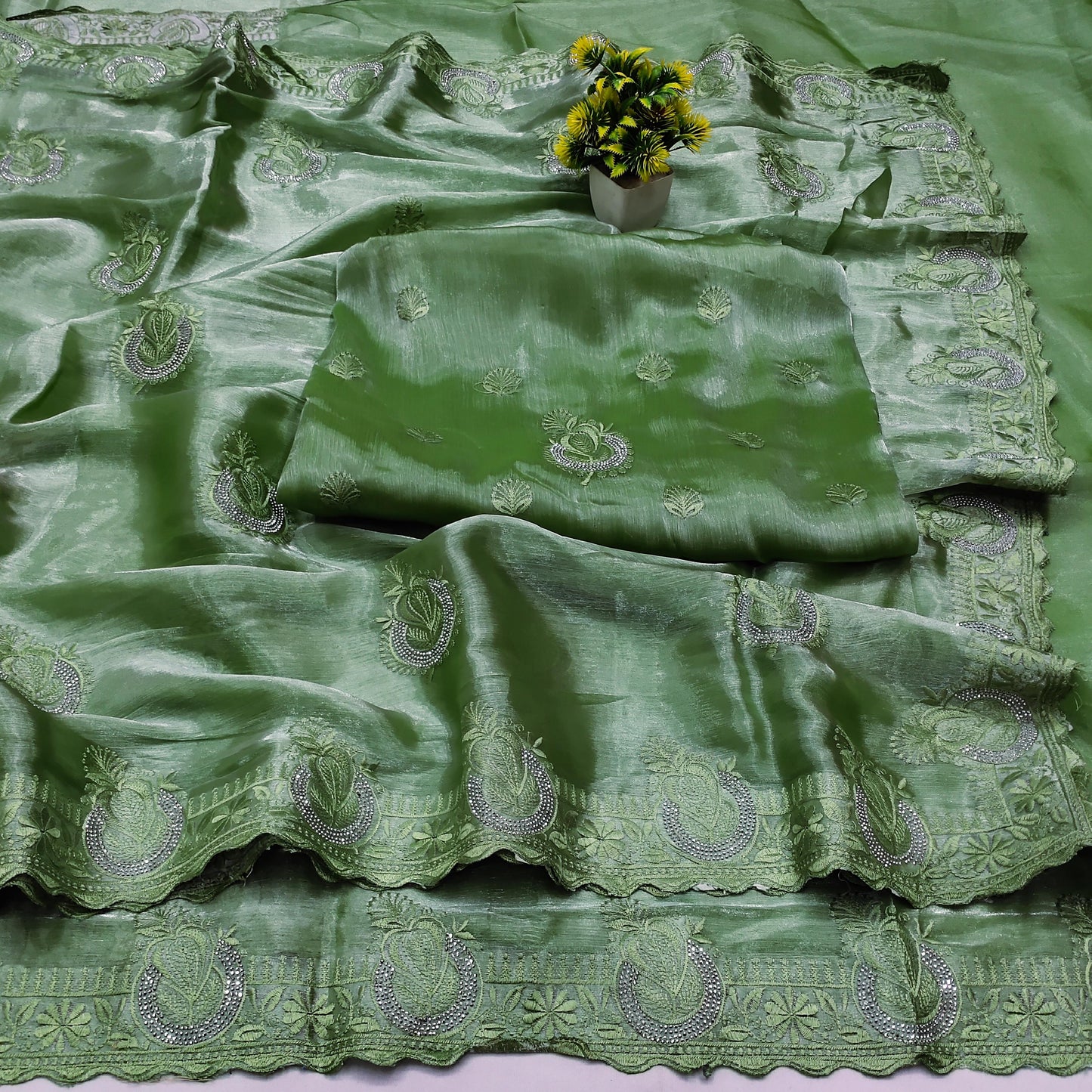 DF-MEXICO BARBARY JIMMY CHU SAREE WITH BEAUTIFUL THREAD WORK WITH SIROSKI WITH HEAVY BLOUSE