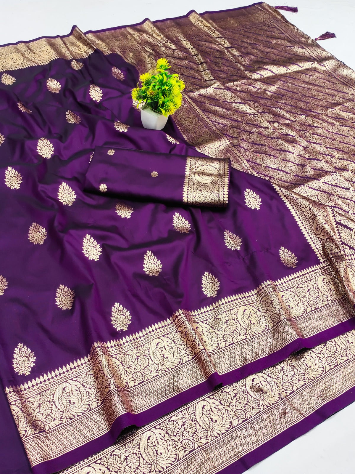 AJ-MAHARASHTRA -PREMIUM SOFT SILK SAREE GRAND LINING PALLU VIRAL DESIGN WITH TASSELS