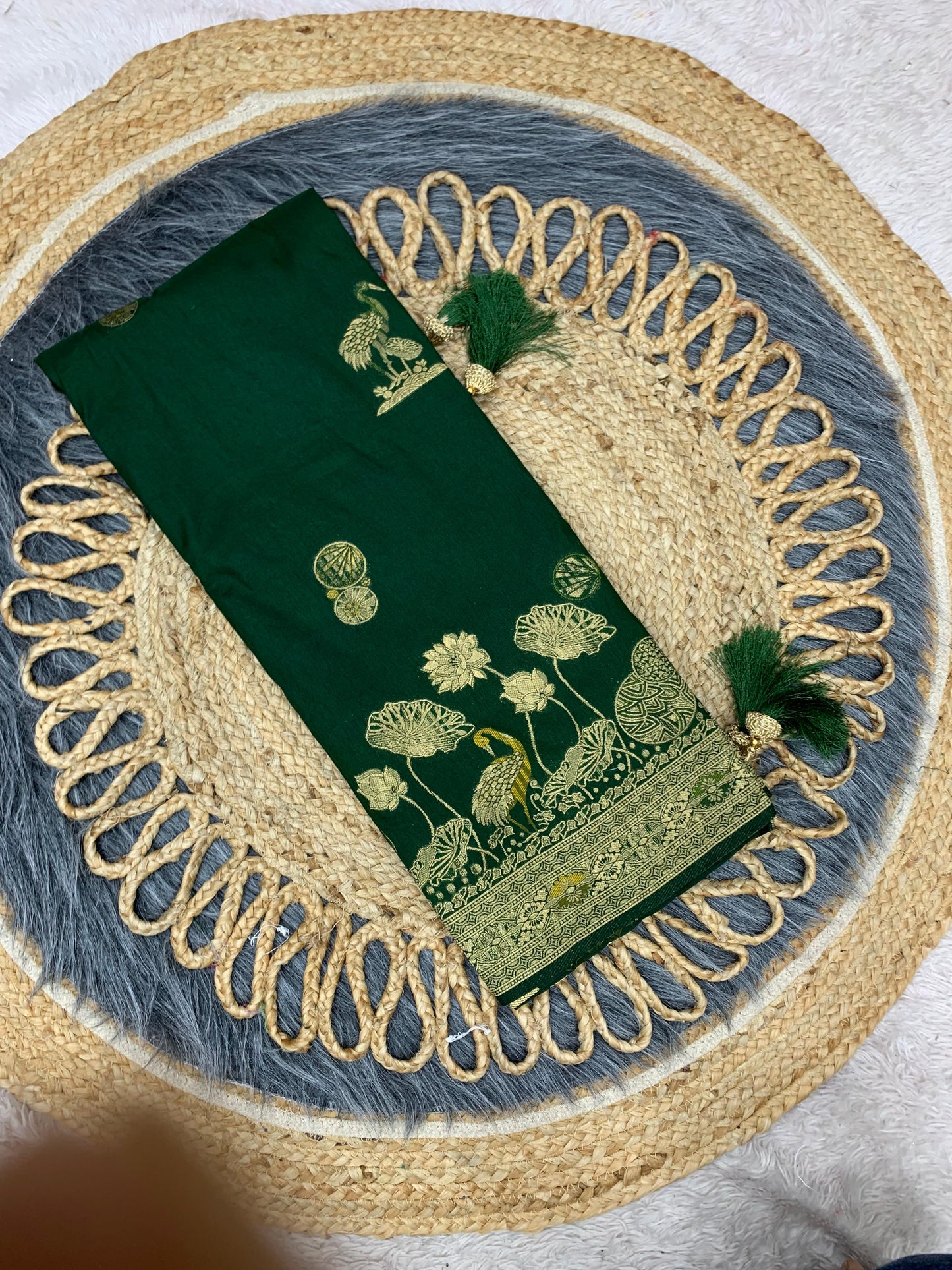 AJ-SANGMARMAR PREMIUM ITALAIN DOLA SILK SAREE WITH BEAUTIFUL OPEN PALLU WITH PEACOCK DESIGN WITH HEAVY TASSELS