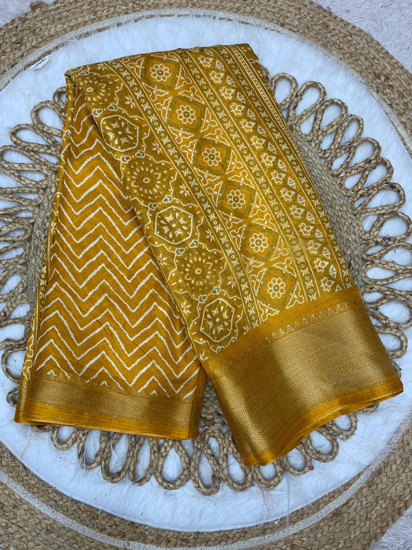 PRINT-3012 DOLA DOBBY SAREE WITH BEAUTIFUL LAHERIA PRINT WITH BUTTI BLOUSE