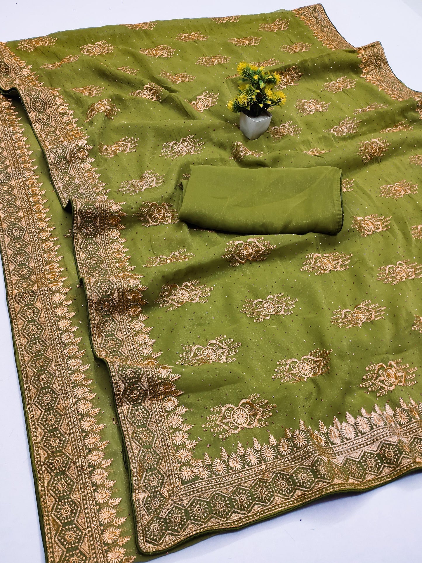 DF-RESHMA SIMMER SAREE EITH BEAUTIFUL LIGHT MATCHING WITH HEAVY EMBORIDERY WORK