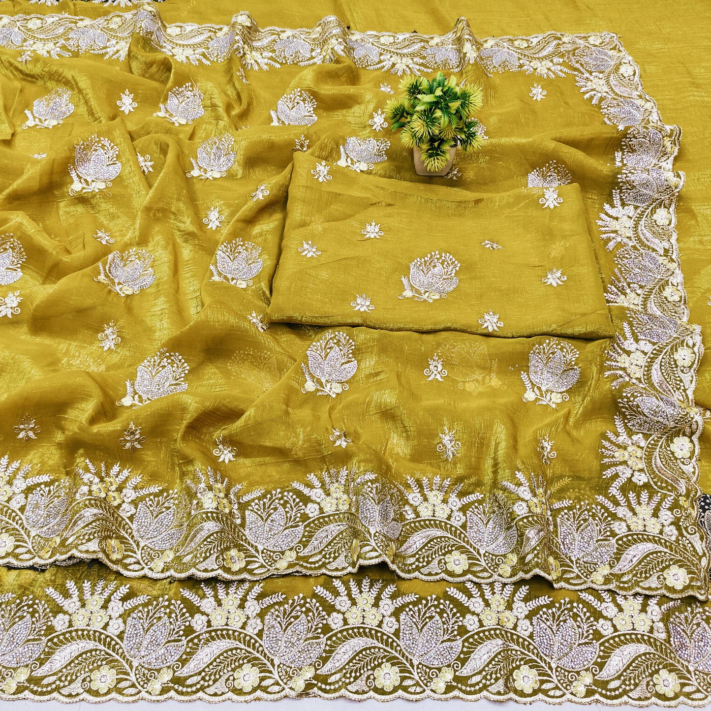 BS-AMRUTA CRUNCHY SAREE WITH BEAUTIFUL EMBORIDERY AND THREAD WORK WITH DMC SIROSKI WITH CUTWORK PIPING