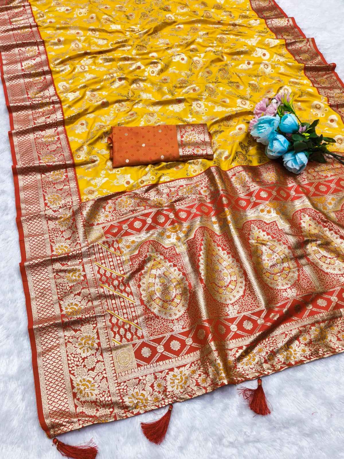 AJ-BANDRA SOFT SILK SAREE WITH CONTRAST PALLU AND BORDER WITH BEAUTIFUL JHAL DESIGN WITH BUTTI CONTRAST BLOUSE