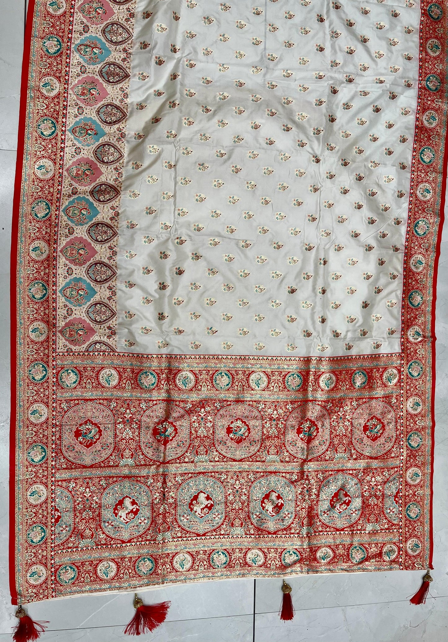 AJ-WHITE-BALCHURI SOFT SILK SAREE WITH WHITE RED SAREE WITH POSITION STYLE WEAVING WITH HEAVY LATKAN