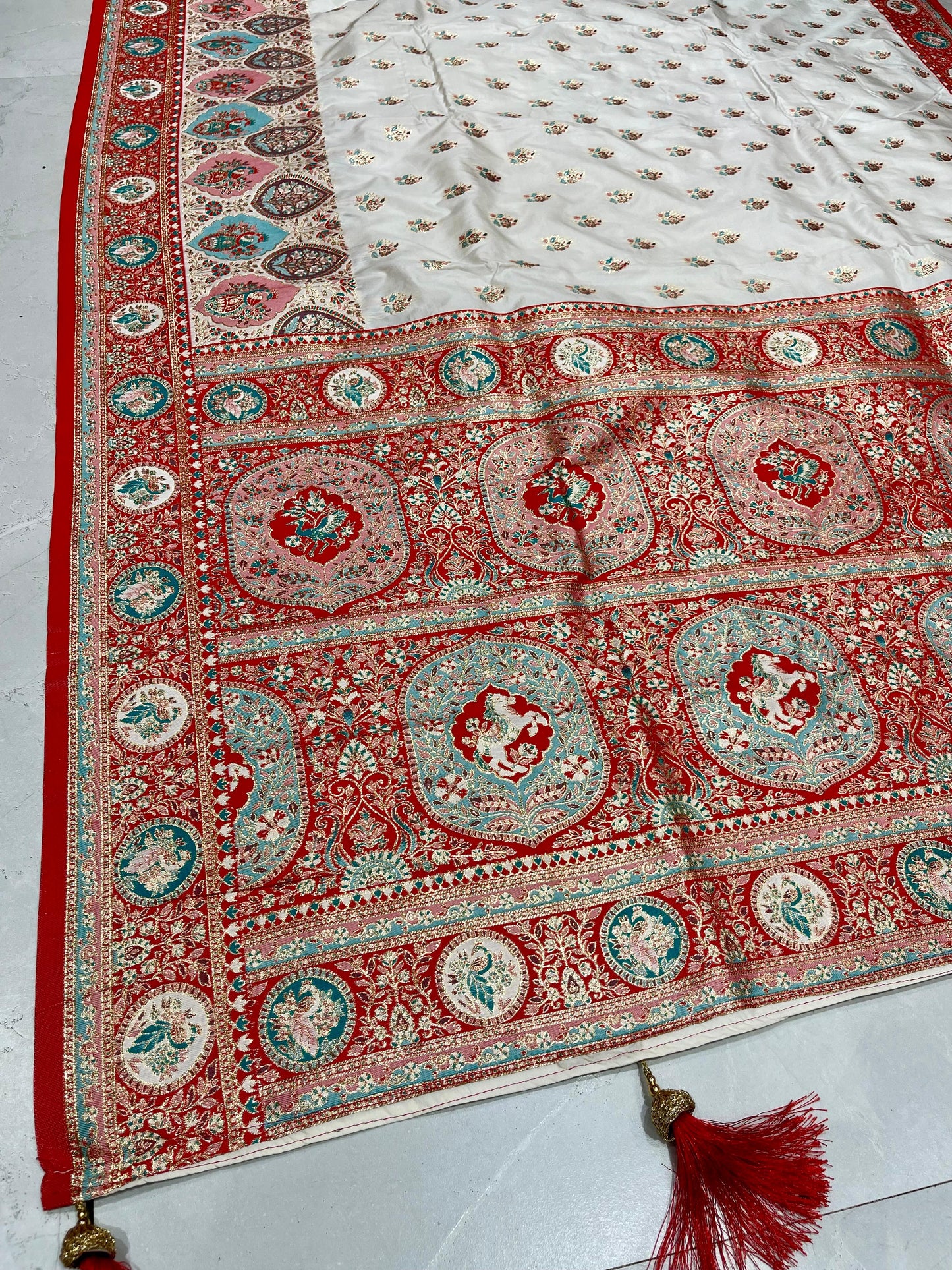 AJ-WHITE-BALCHURI SOFT SILK SAREE WITH WHITE RED SAREE WITH POSITION STYLE WEAVING WITH HEAVY LATKAN
