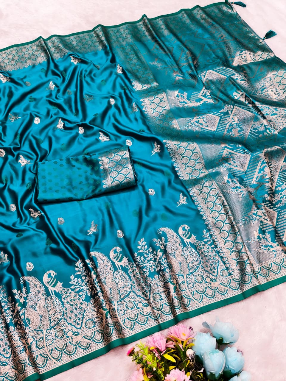 AJ-DIL-GARDEN CRAFTED WITH UNIQUE PALLU DESIGN WITH PEACOCK PATLI WORK WITH CXC COLOURS WITH LOOKS 2X BETTER WITH BEAUTIFUL BLOUSE