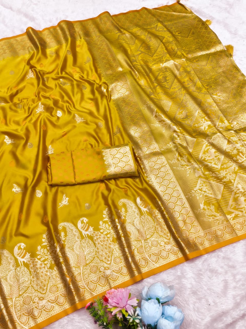 AJ-DIL-GARDEN CRAFTED WITH UNIQUE PALLU DESIGN WITH PEACOCK PATLI WORK WITH CXC COLOURS WITH LOOKS 2X BETTER WITH BEAUTIFUL BLOUSE