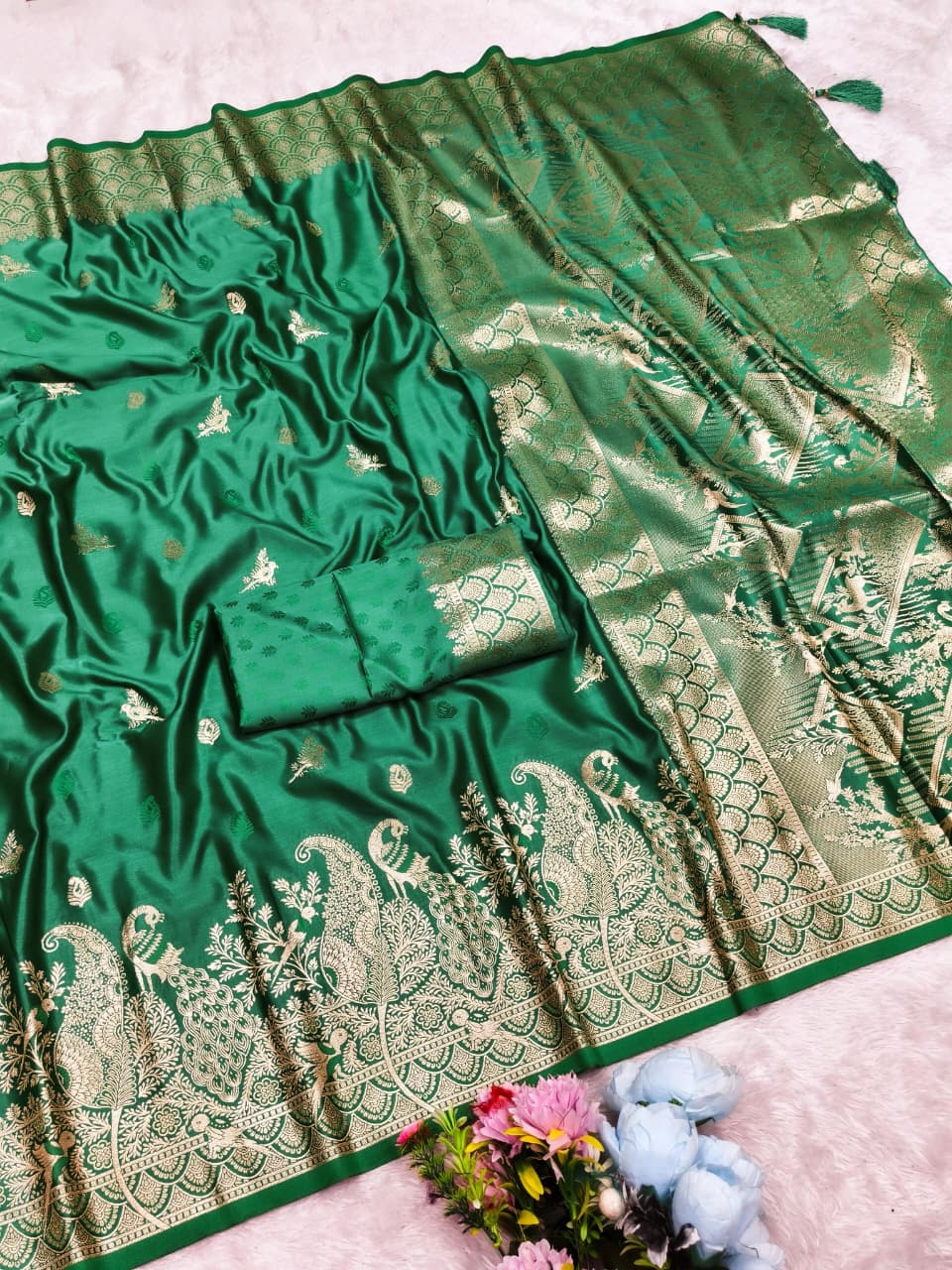 AJ-DIL-GARDEN CRAFTED WITH UNIQUE PALLU DESIGN WITH PEACOCK PATLI WORK WITH CXC COLOURS WITH LOOKS 2X BETTER WITH BEAUTIFUL BLOUSE