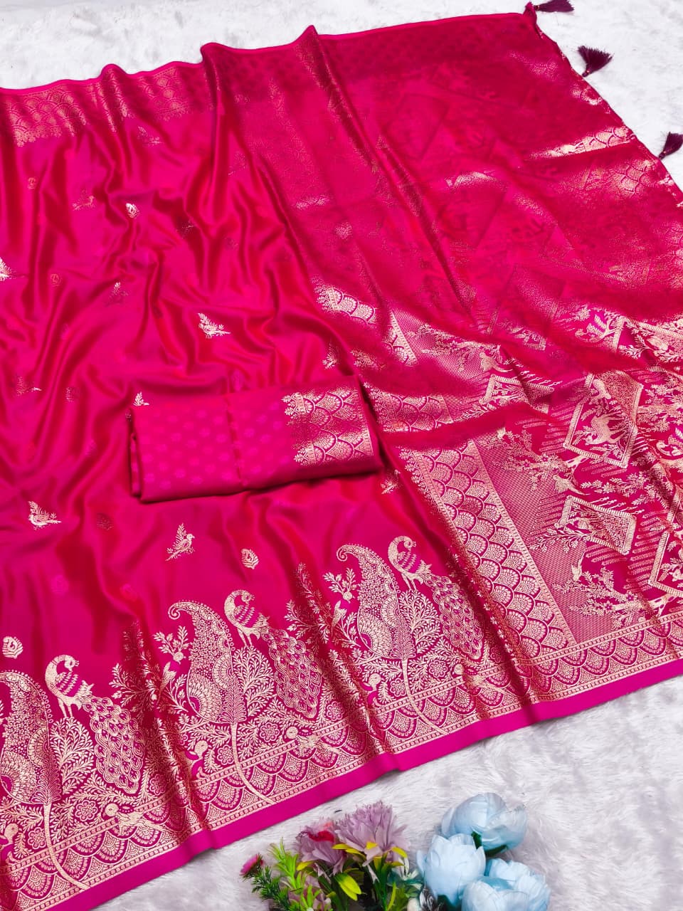 AJ-DIL-GARDEN CRAFTED WITH UNIQUE PALLU DESIGN WITH PEACOCK PATLI WORK WITH CXC COLOURS WITH LOOKS 2X BETTER WITH BEAUTIFUL BLOUSE