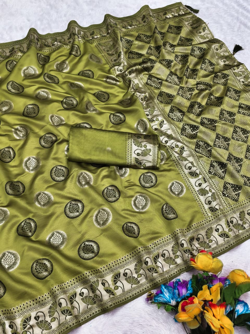 AJ-JAGMAG LITCHI SILK WITH CHAMPION JAREE WITH BEAUTIFUL BOX BODY DESIGN WITH RICH PALLU AND TASSELS ATTACHED