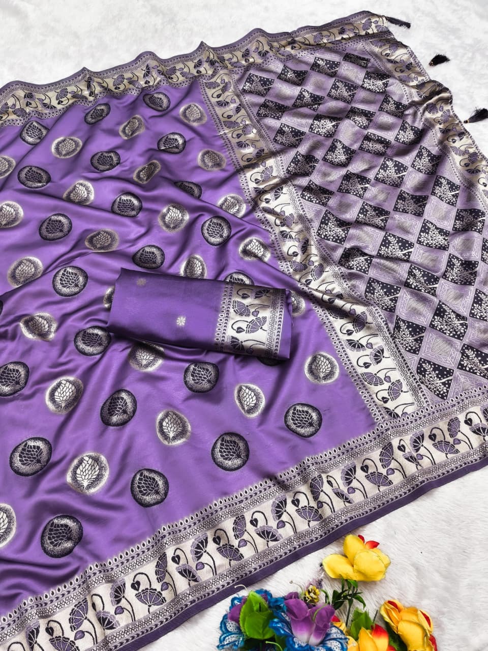 AJ-JAGMAG LITCHI SILK WITH CHAMPION JAREE WITH BEAUTIFUL BOX BODY DESIGN WITH RICH PALLU AND TASSELS ATTACHED