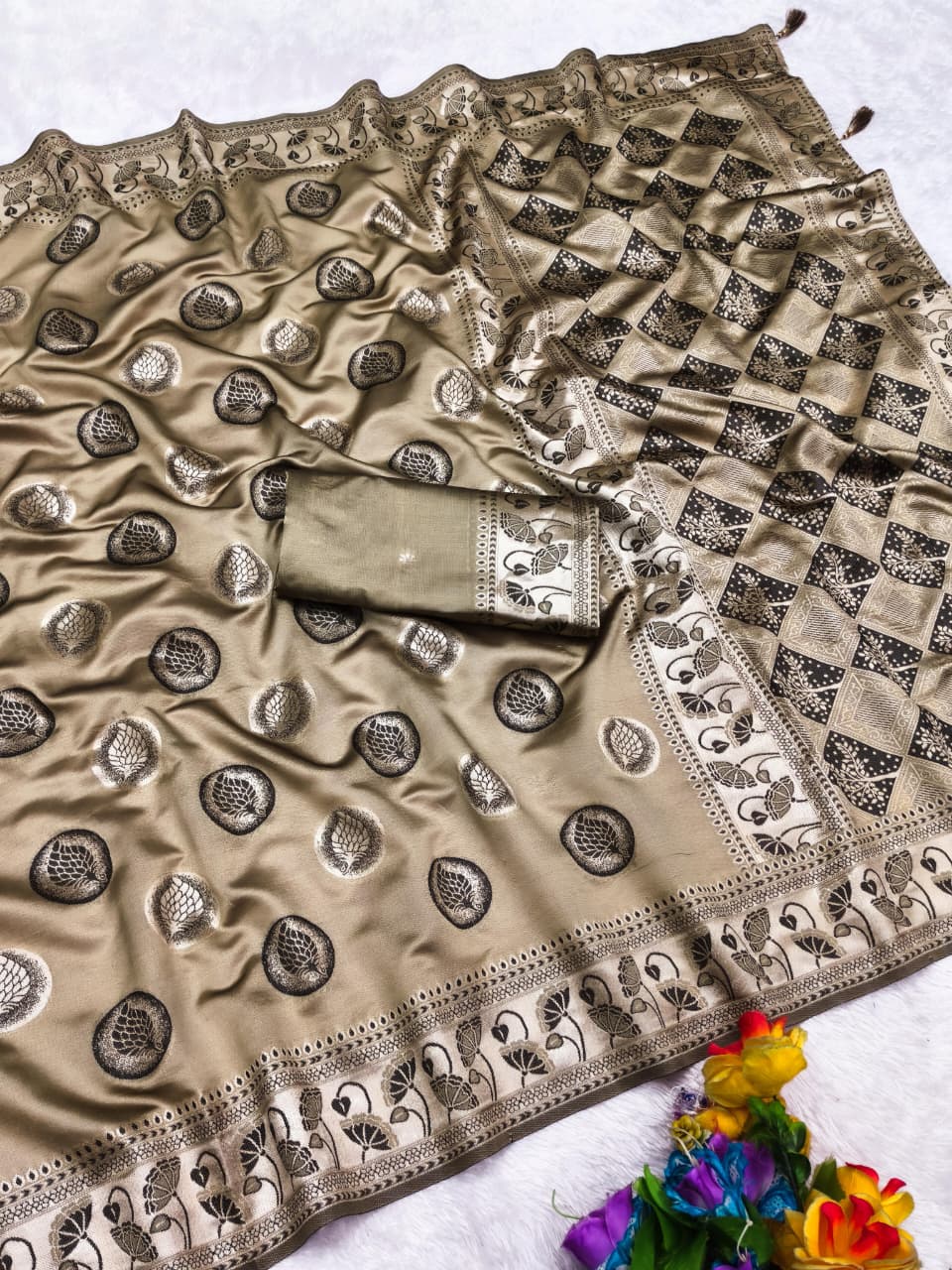 AJ-JAGMAG LITCHI SILK WITH CHAMPION JAREE WITH BEAUTIFUL BOX BODY DESIGN WITH RICH PALLU AND TASSELS ATTACHED