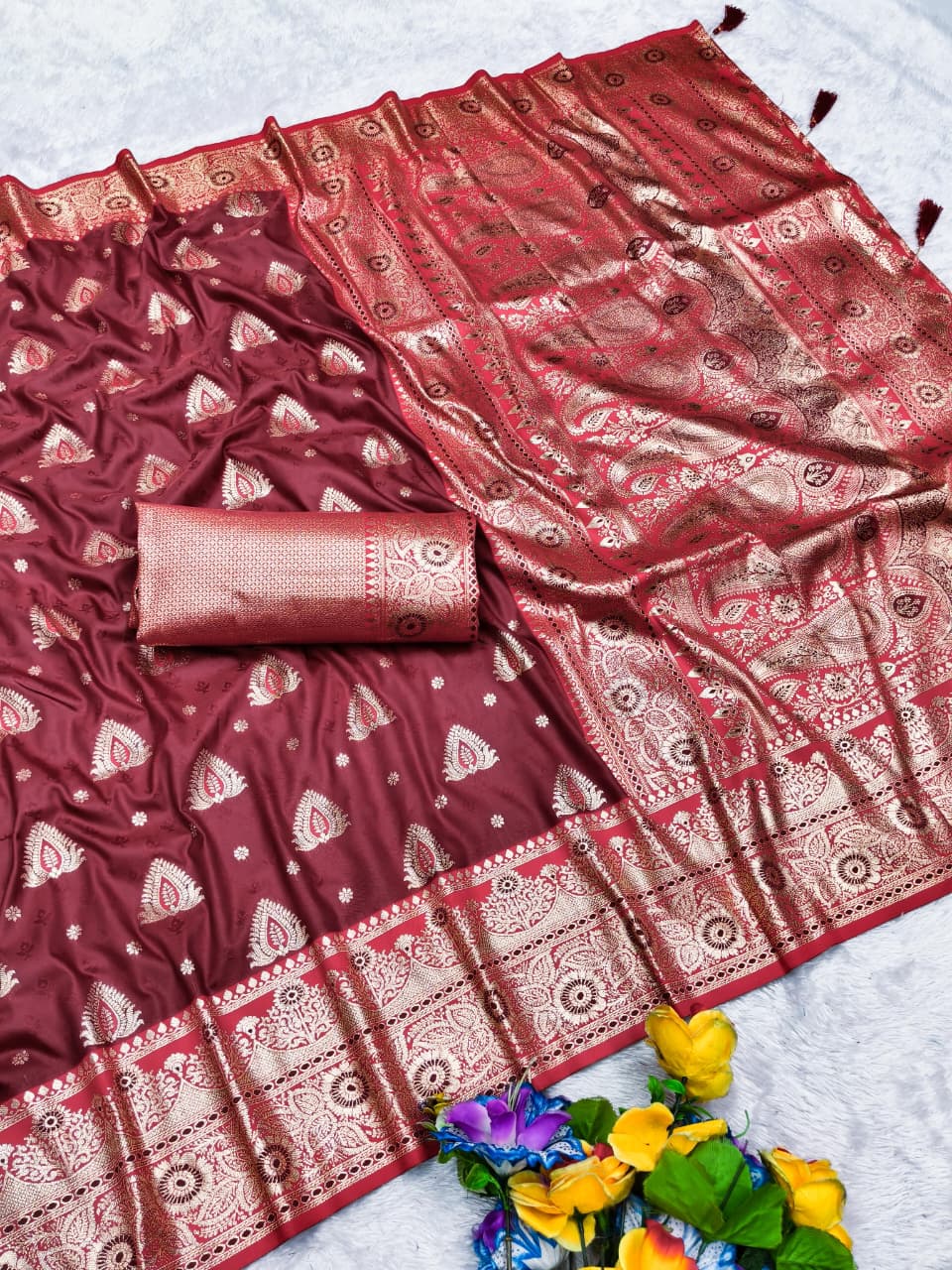 AJ-UDAY-VILLAS SOFT SILK 50/600 WITH RICH PALLU WITH BEAUTIFUL BODY DESIGN WITH CONTRAST BORDER WITH BROCADE BLOUSE