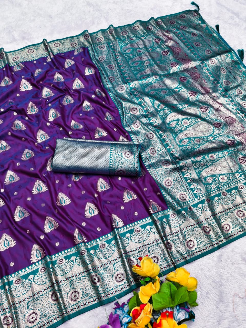 AJ-UDAY-VILLAS SOFT SILK 50/600 WITH RICH PALLU WITH BEAUTIFUL BODY DESIGN WITH CONTRAST BORDER WITH BROCADE BLOUSE