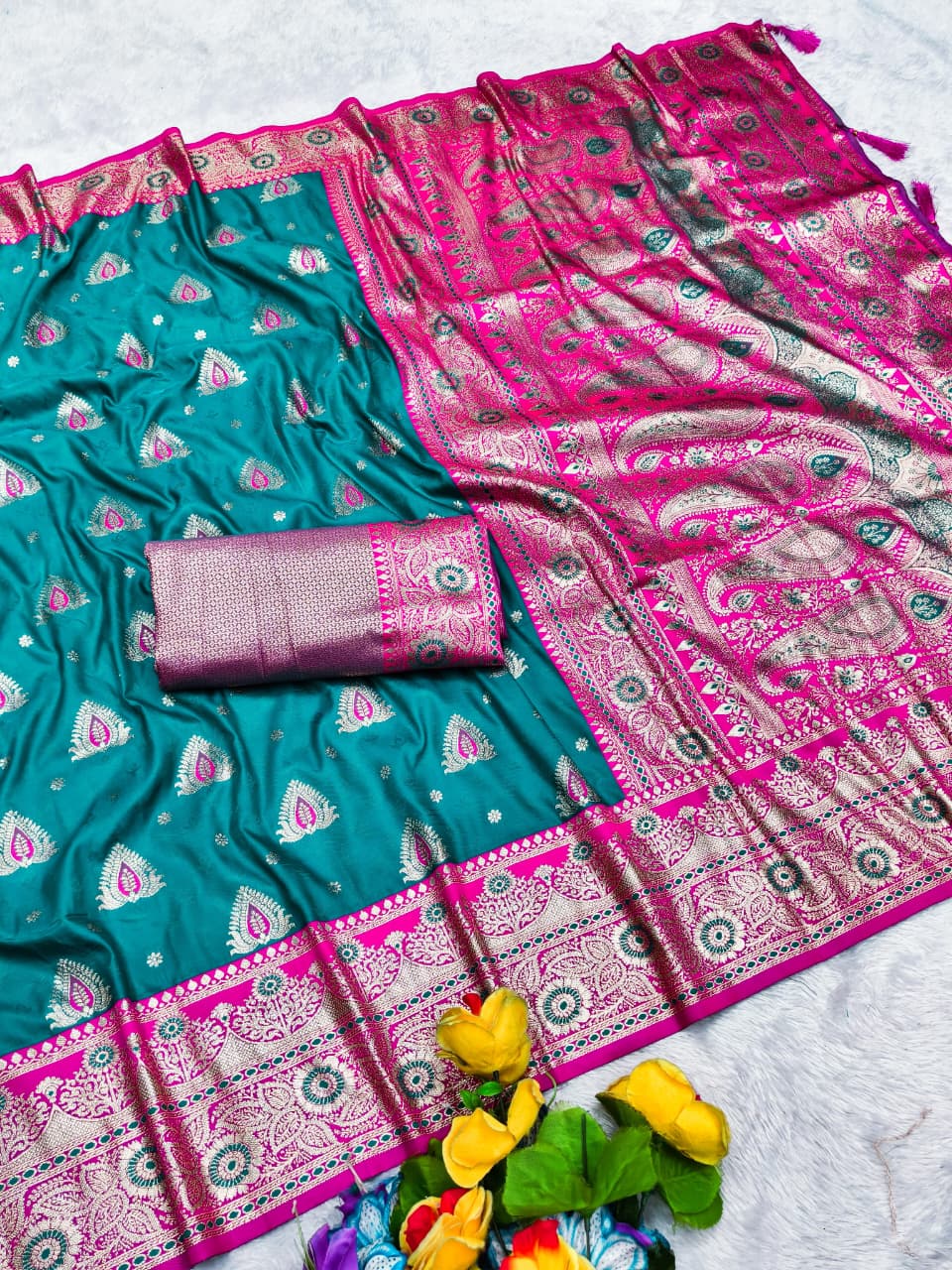 AJ-UDAY-VILLAS SOFT SILK 50/600 WITH RICH PALLU WITH BEAUTIFUL BODY DESIGN WITH CONTRAST BORDER WITH BROCADE BLOUSE