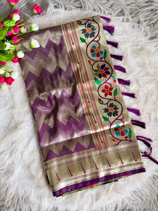AJ-SYNC Banarasi Paithani Silk Saree Super grand rich pallu with intricate detailing . Elegant zig-zag zari pattern weaving all over the body