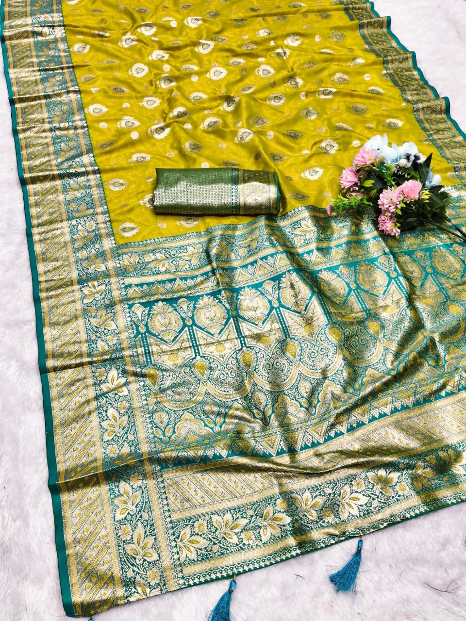 AJ-FOOL N FINAL SOFT SILK SAREE WITH GRAND PALLU WITH CONTRAST BORDER AND PALLU EITH HEAVY WEAVING DESIGN BROCADE BLOUSE