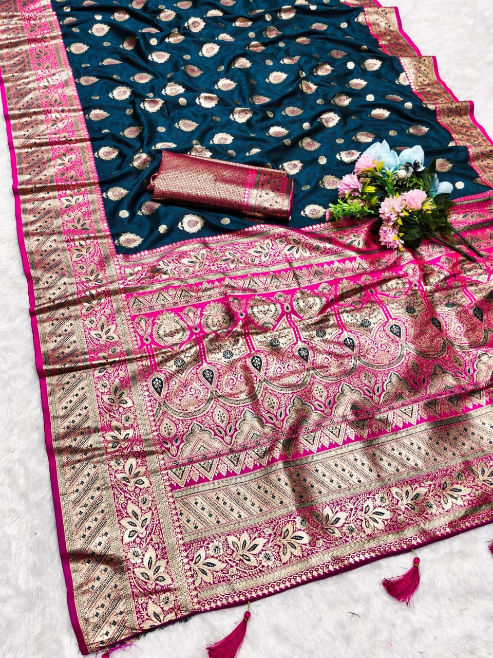 AJ-FOOL N FINAL SOFT SILK SAREE WITH GRAND PALLU WITH CONTRAST BORDER AND PALLU EITH HEAVY WEAVING DESIGN BROCADE BLOUSE