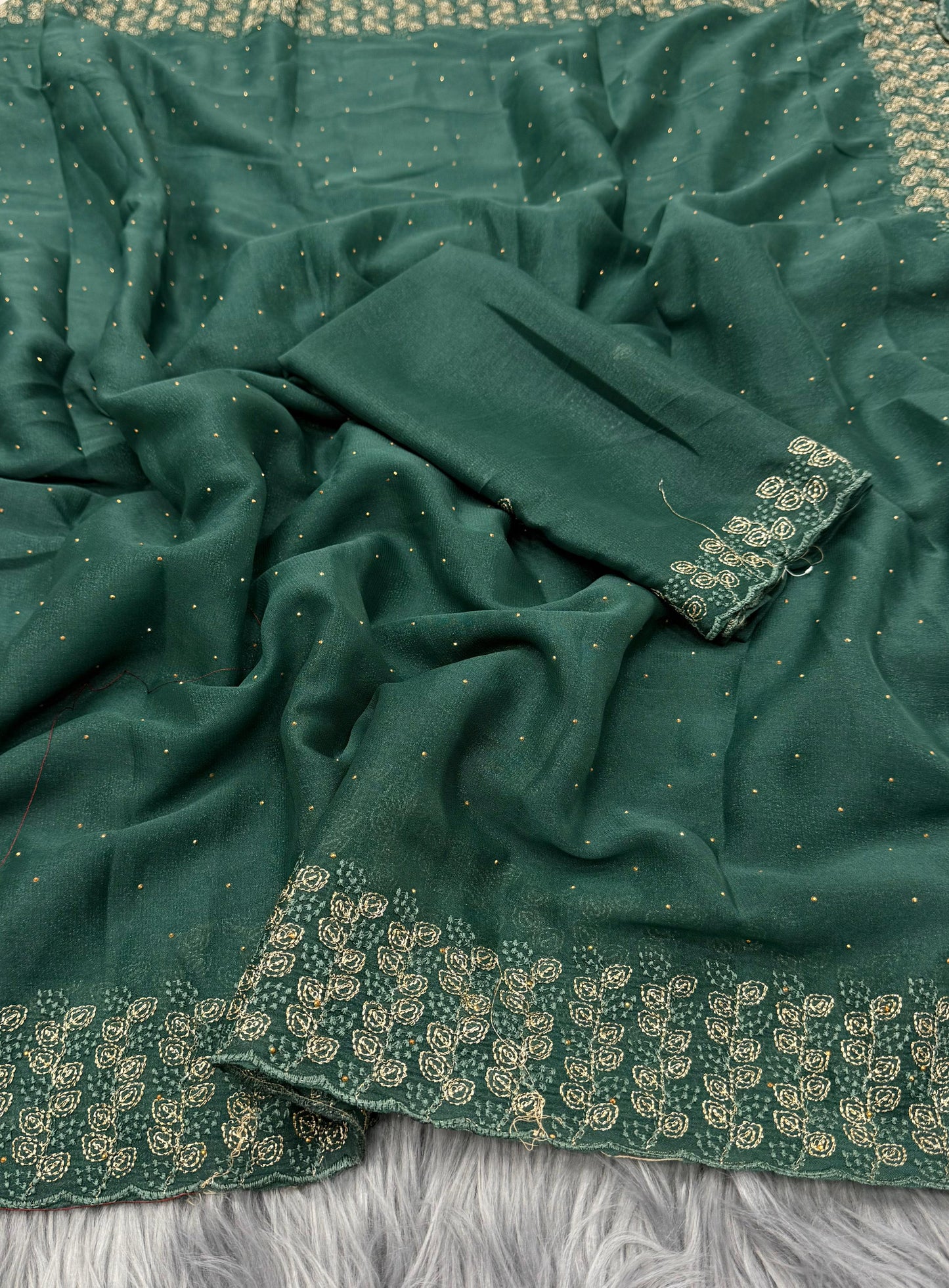 NN-2086 Star georgette fabric with beautiful embroidary c-pallu work with star georgett fabric with contrast embroidary work