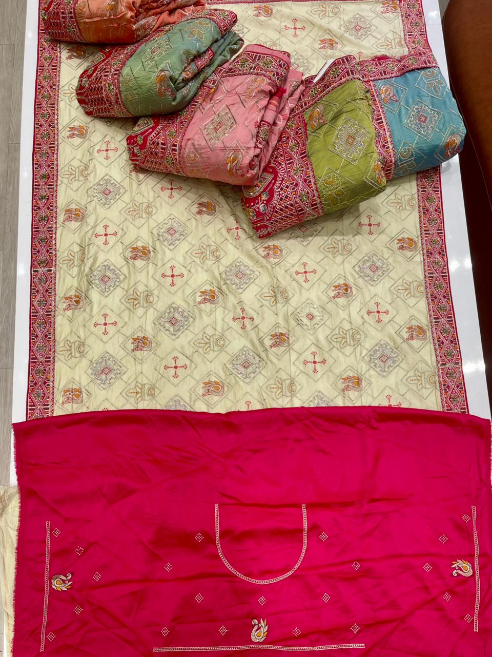BS-POSTMAN  SATIN KANJIVARAM SILK GHATCHOLA GUJRATI DESIGN WITH RICH HEAVY PALLU AND BEAUTIFUL BODY DESIGN WITH CONTRAST BLOUSE WITH HEAVY WORK