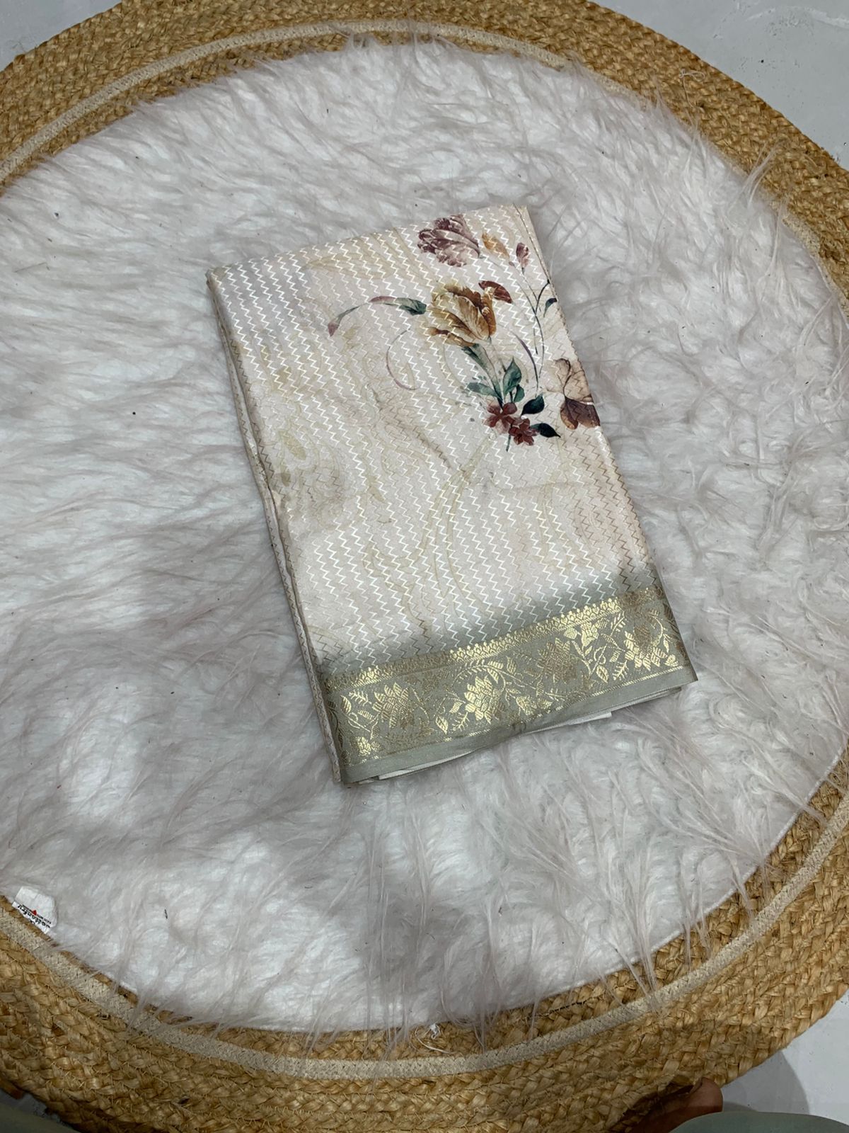 DP-4005 SWISS SILK WITH BEAUTIFUL DIGITAL PRINT WITH PRITNS 6.30 MTR CUT JACKQUARD PATTA