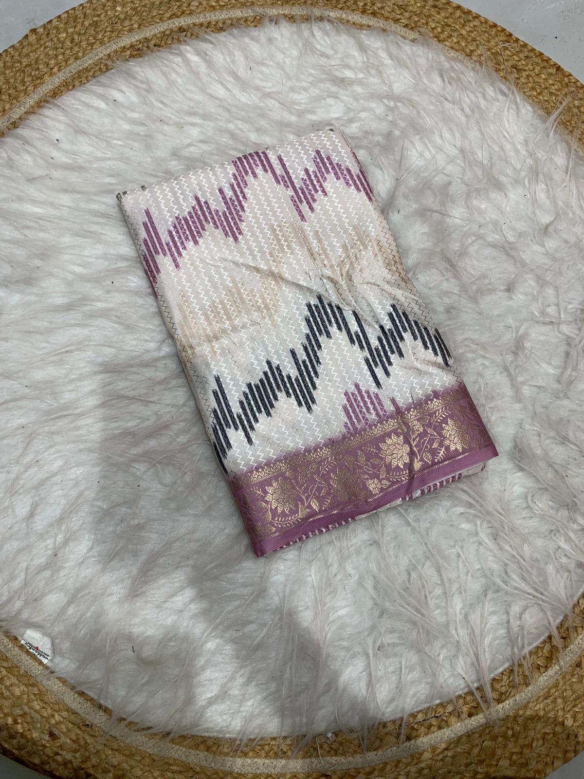 DP-4005 SWISS SILK WITH BEAUTIFUL DIGITAL PRINT WITH PRITNS 6.30 MTR CUT JACKQUARD PATTA