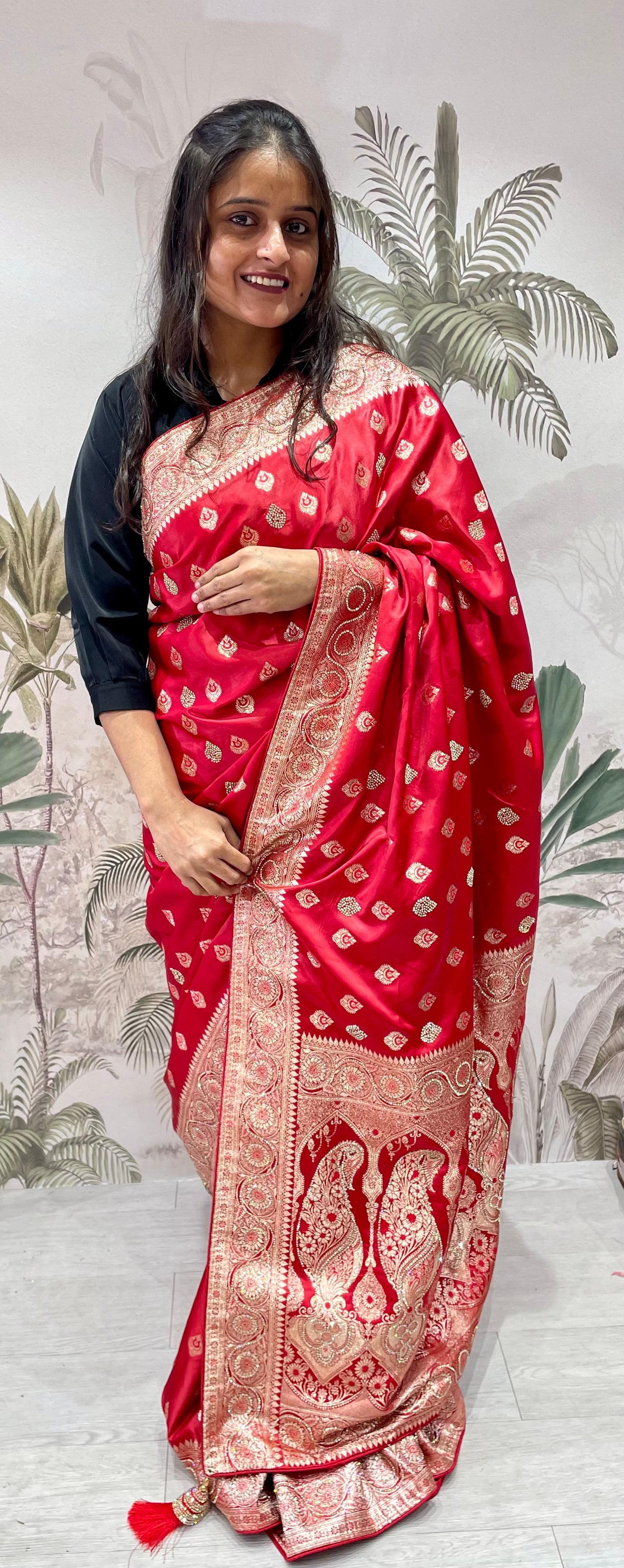AJ-SOFIYANA-DUPTTA SATIN SILK BRIDAL SAREE WITH RED AND ONLY RANI COLOUR WITH FULL HEAVY JARKAN WORK WITH HEAVY PIPING AND LUXURY TASSELS WITH DUPPATA WITH JARKAN WORK AND MOST TRENDING BRIDAL SAREE