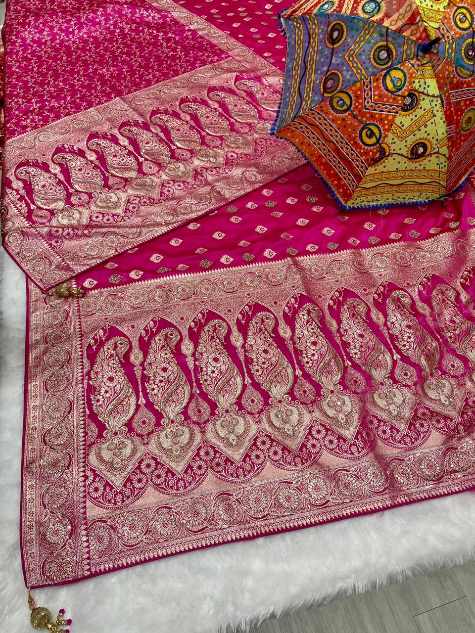 AJ-SOFIYANA-DUPTTA SATIN SILK BRIDAL SAREE WITH RED AND ONLY RANI COLOUR WITH FULL HEAVY JARKAN WORK WITH HEAVY PIPING AND LUXURY TASSELS WITH DUPPATA WITH JARKAN WORK AND MOST TRENDING BRIDAL SAREE