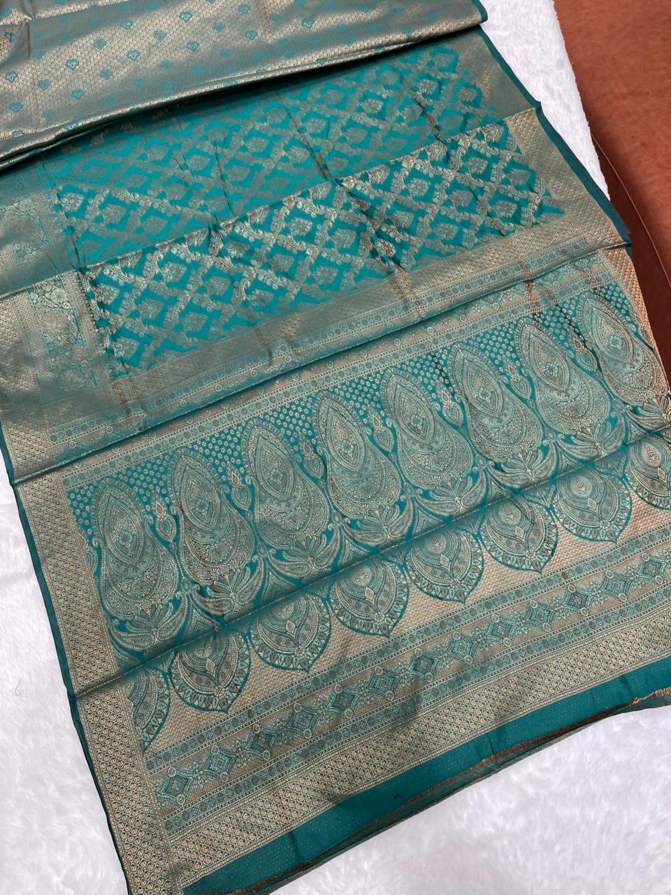 AJ-LEXICO SOFT LITCHI KOTA SILK WITH RICH PALLU AND BEAUTIFUL DESIGN WITH BROCADE BLOUSE
