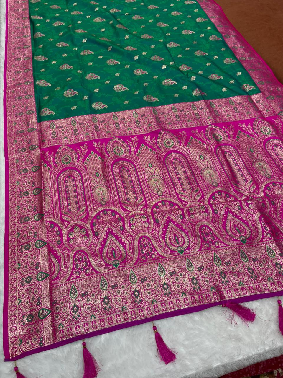 AJ-PURVI SOFT SILK FABRIC SAREE WITH RICH PALLU DEISGN WITH CARRY DESIGN ON BODY WITH VIRAL DESIGN AND CONRAST BORDER WITH AND BLOUSE WITH LUXURIOUS TASSELS WITH BOX PACKING