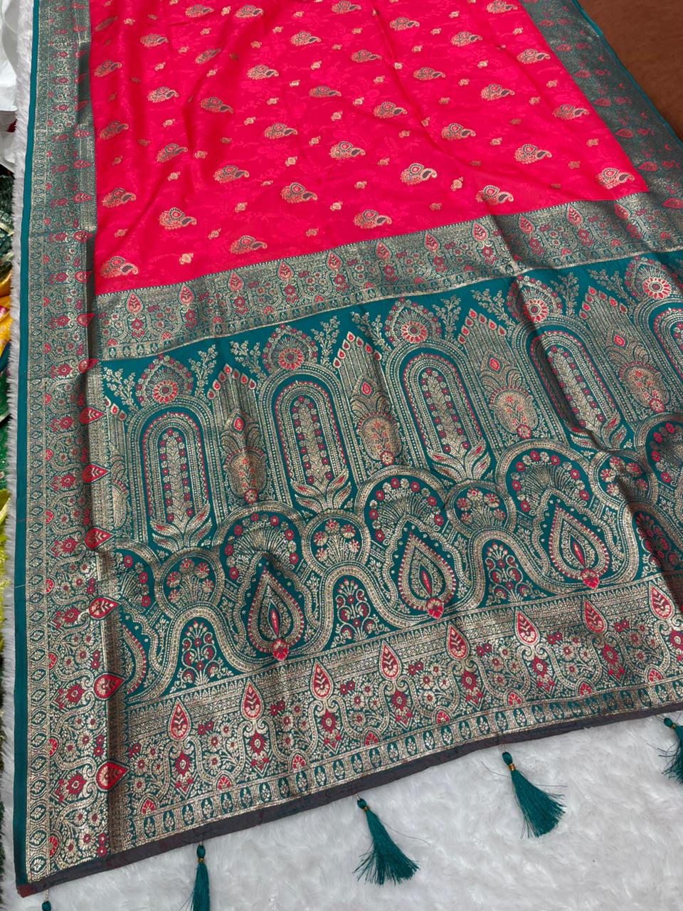 AJ-PURVI SOFT SILK FABRIC SAREE WITH RICH PALLU DEISGN WITH CARRY DESIGN ON BODY WITH VIRAL DESIGN AND CONRAST BORDER WITH AND BLOUSE WITH LUXURIOUS TASSELS WITH BOX PACKING