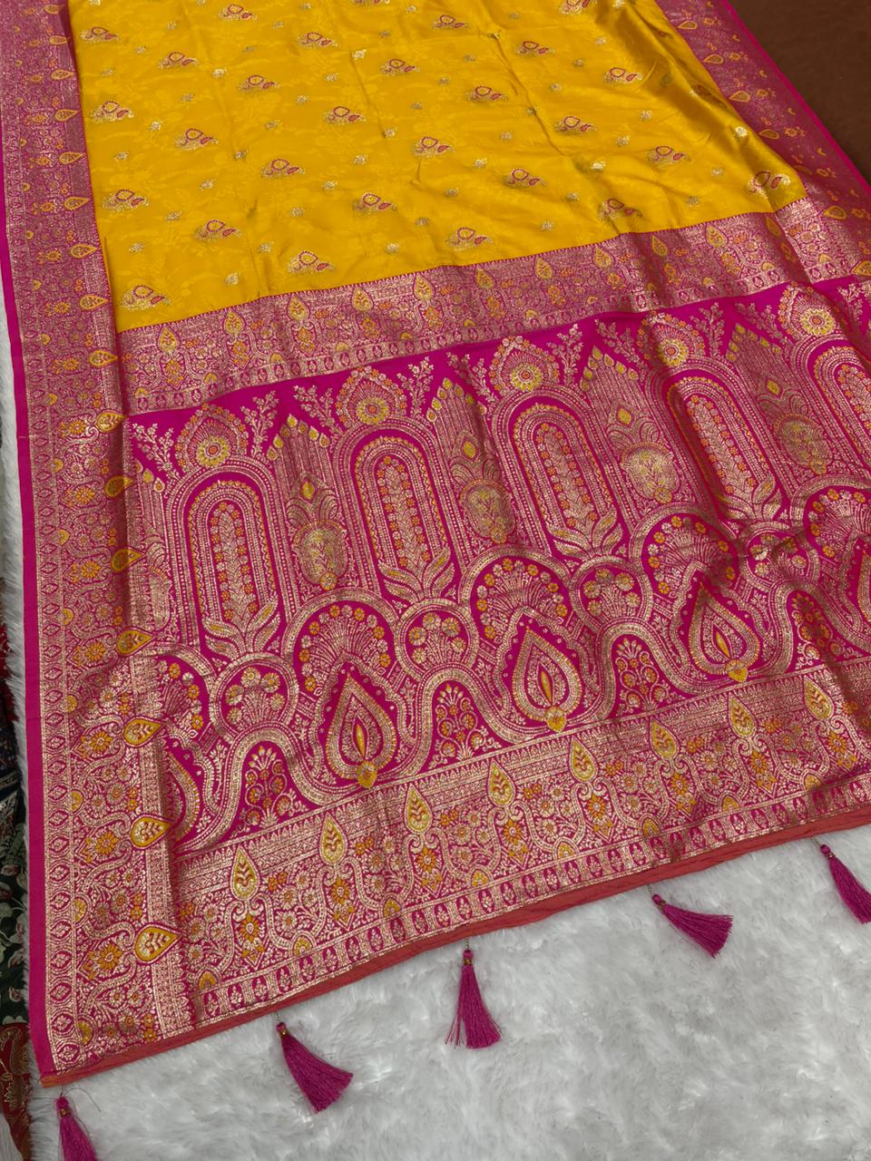 AJ-PURVI SOFT SILK FABRIC SAREE WITH RICH PALLU DEISGN WITH CARRY DESIGN ON BODY WITH VIRAL DESIGN AND CONRAST BORDER WITH AND BLOUSE WITH LUXURIOUS TASSELS WITH BOX PACKING