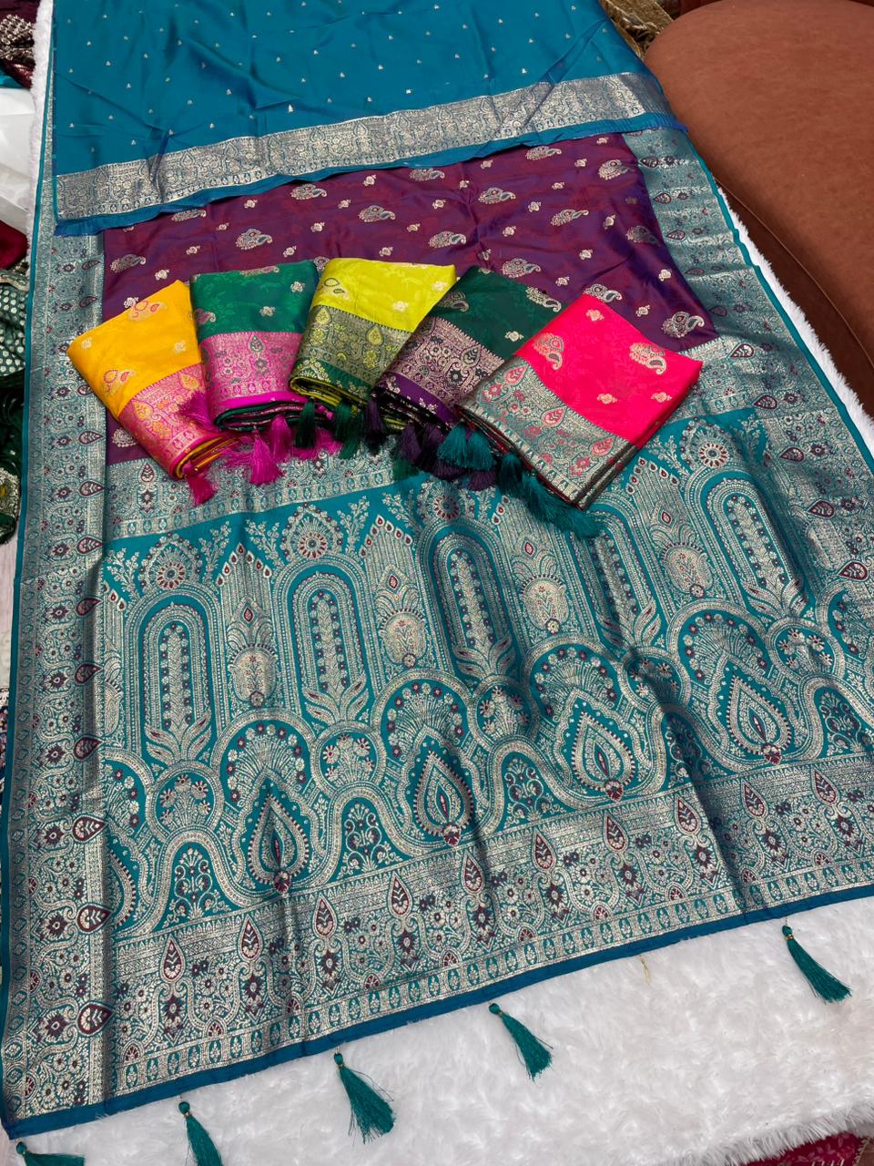 AJ-PURVI SOFT SILK FABRIC SAREE WITH RICH PALLU DEISGN WITH CARRY DESIGN ON BODY WITH VIRAL DESIGN AND CONRAST BORDER WITH AND BLOUSE WITH LUXURIOUS TASSELS WITH BOX PACKING