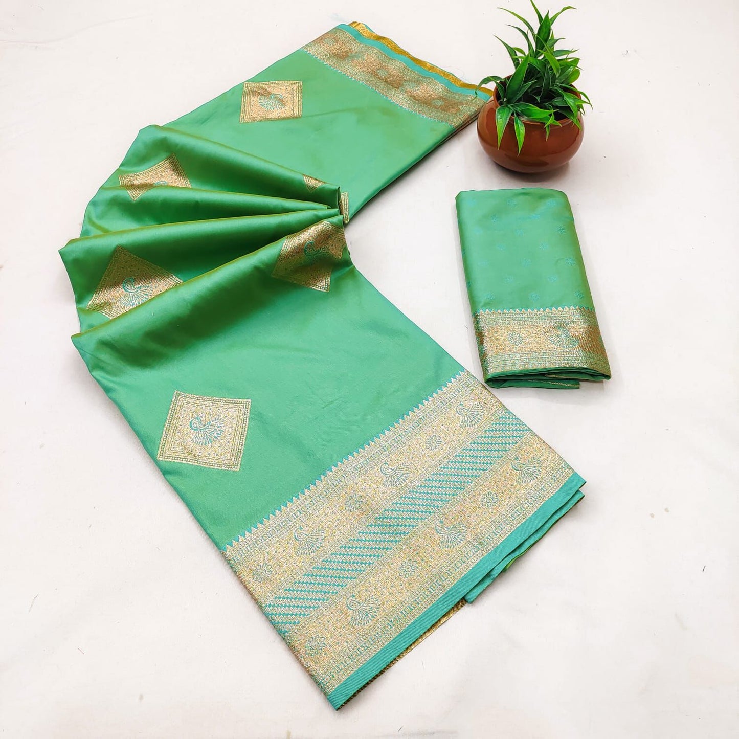 SA-7074 50/600 SOFT SILK SAREE WITH RICH PALLU AND BEAUTIFUL DAMAN WITH PEACOCK DESIGN WITH TONE TO TONE BEAUTIFUL MEENA WORK