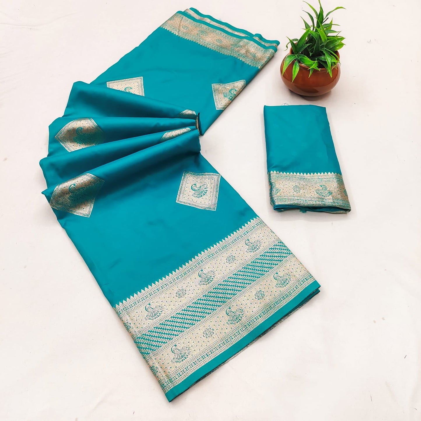 SA-7074 50/600 SOFT SILK SAREE WITH RICH PALLU AND BEAUTIFUL DAMAN WITH PEACOCK DESIGN WITH TONE TO TONE BEAUTIFUL MEENA WORK