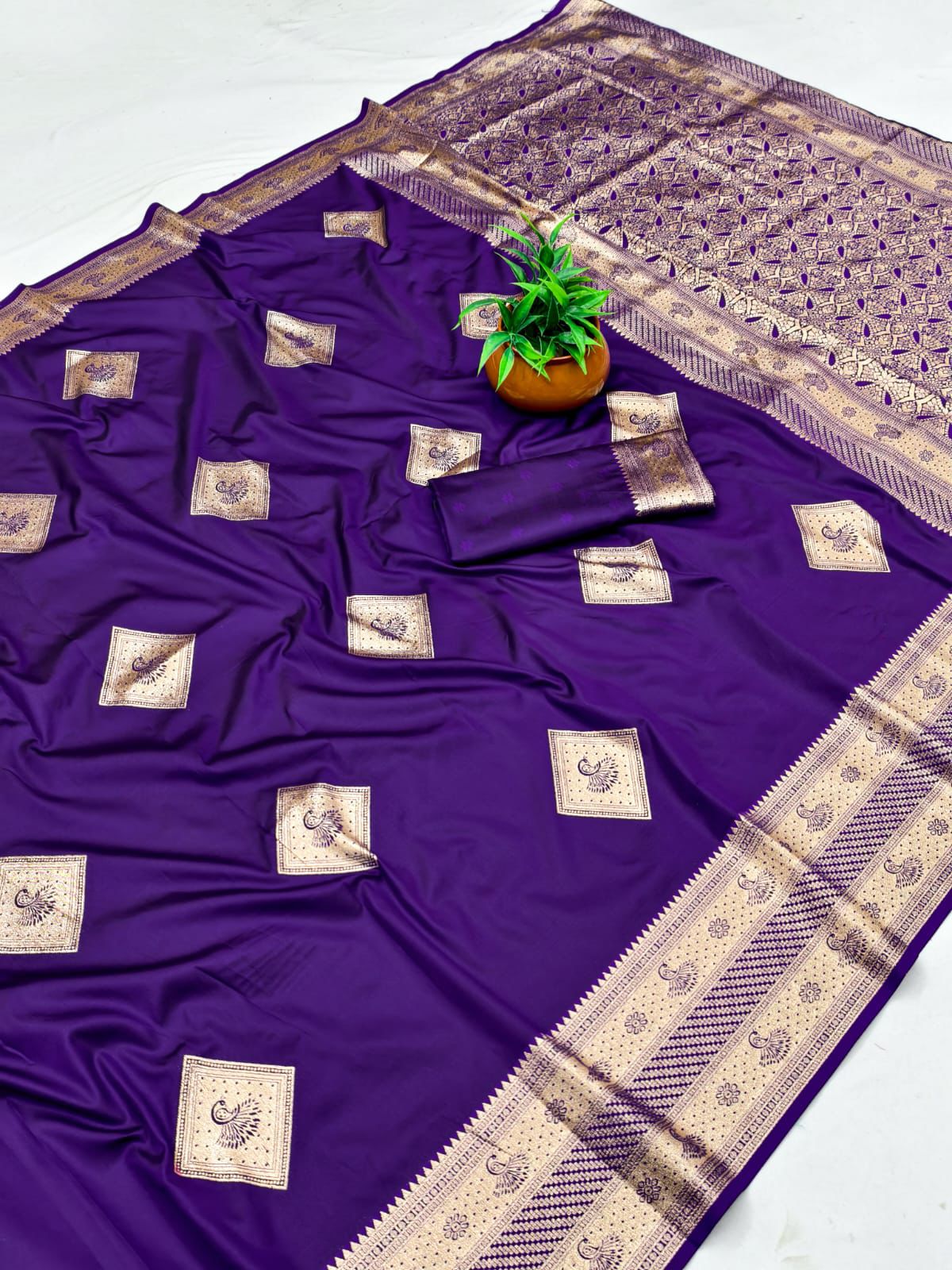 SA-7074 50/600 SOFT SILK SAREE WITH RICH PALLU AND BEAUTIFUL DAMAN WITH PEACOCK DESIGN WITH TONE TO TONE BEAUTIFUL MEENA WORK